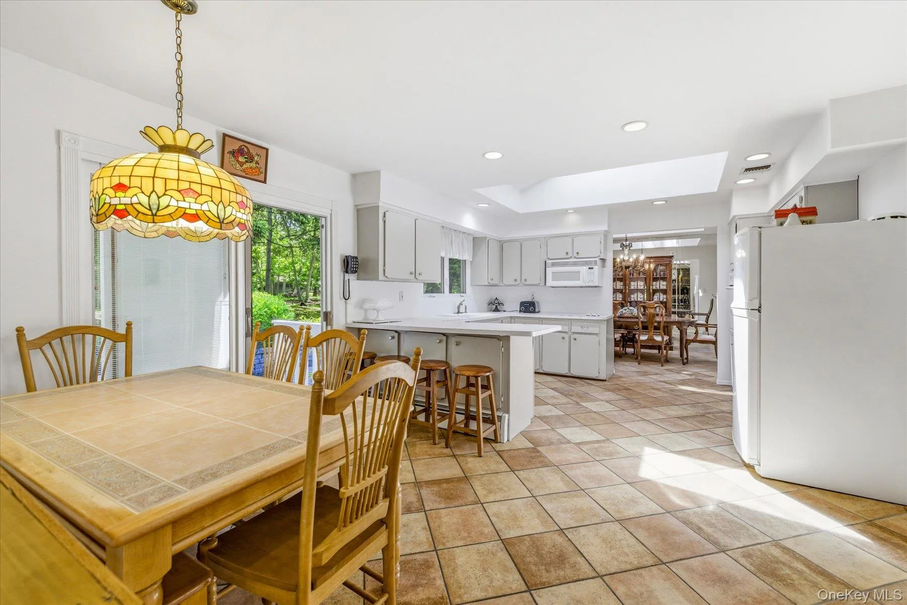 Eat-in kitchen Eat-in kitchen