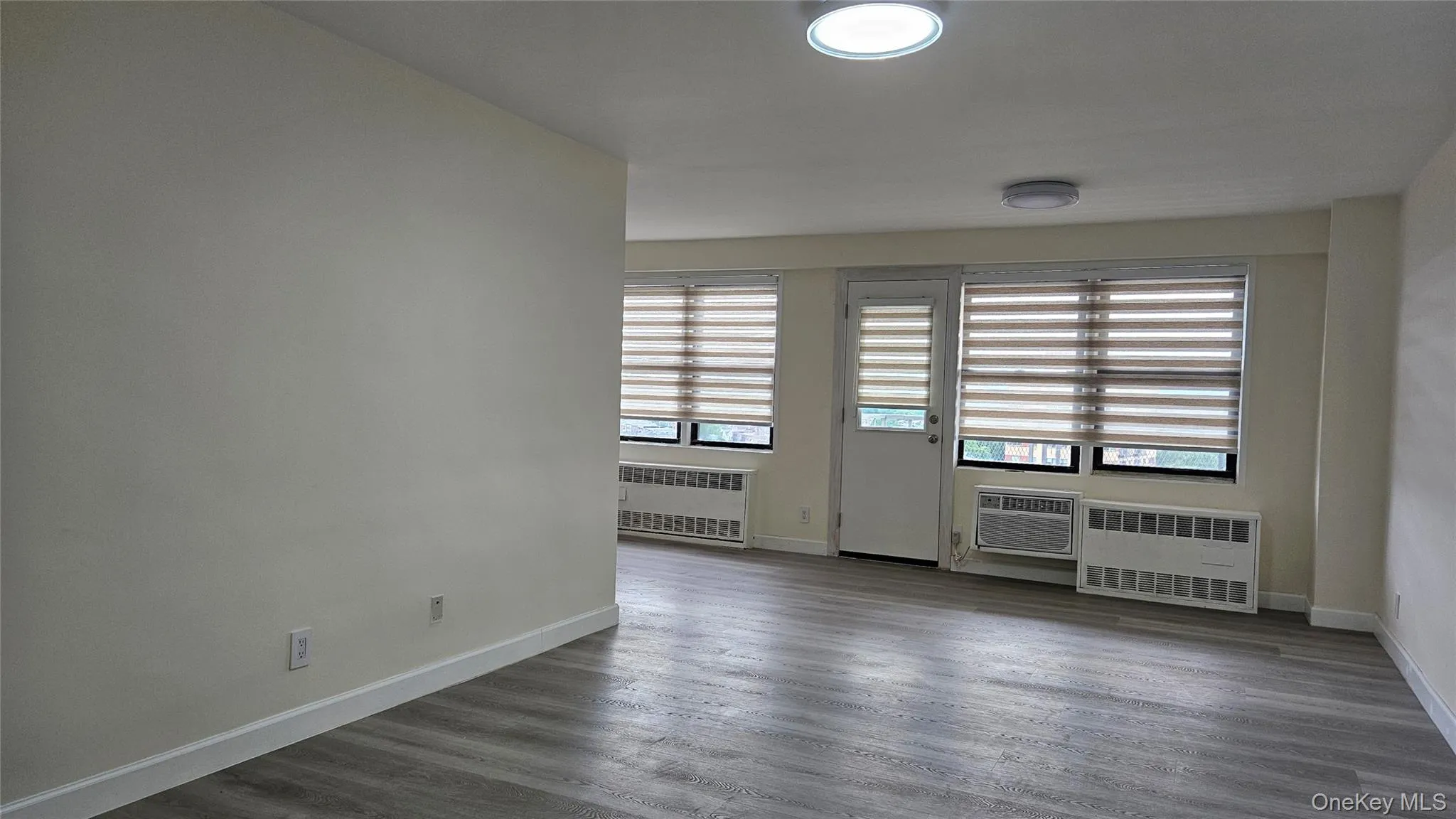 4255 Colden Street, New York, NY, 2 Bedrooms Bedrooms, 6 Rooms Rooms,1 BathroomBathrooms,Residential Lease,For Rent,Colden,0,1007121 4255 Colden Street, New York, NY, 2 Bedrooms Bedrooms, 6 Rooms Rooms,1 BathroomBathrooms,Residential Lease,For Rent,Colden,0,1007121