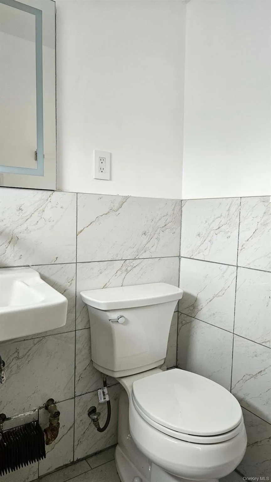 4255 Colden Street, New York, NY, 2 Bedrooms Bedrooms, 6 Rooms Rooms,1 BathroomBathrooms,Residential Lease,For Rent,Colden,0,1007121 4255 Colden Street, New York, NY, 2 Bedrooms Bedrooms, 6 Rooms Rooms,1 BathroomBathrooms,Residential Lease,For Rent,Colden,0,1007121