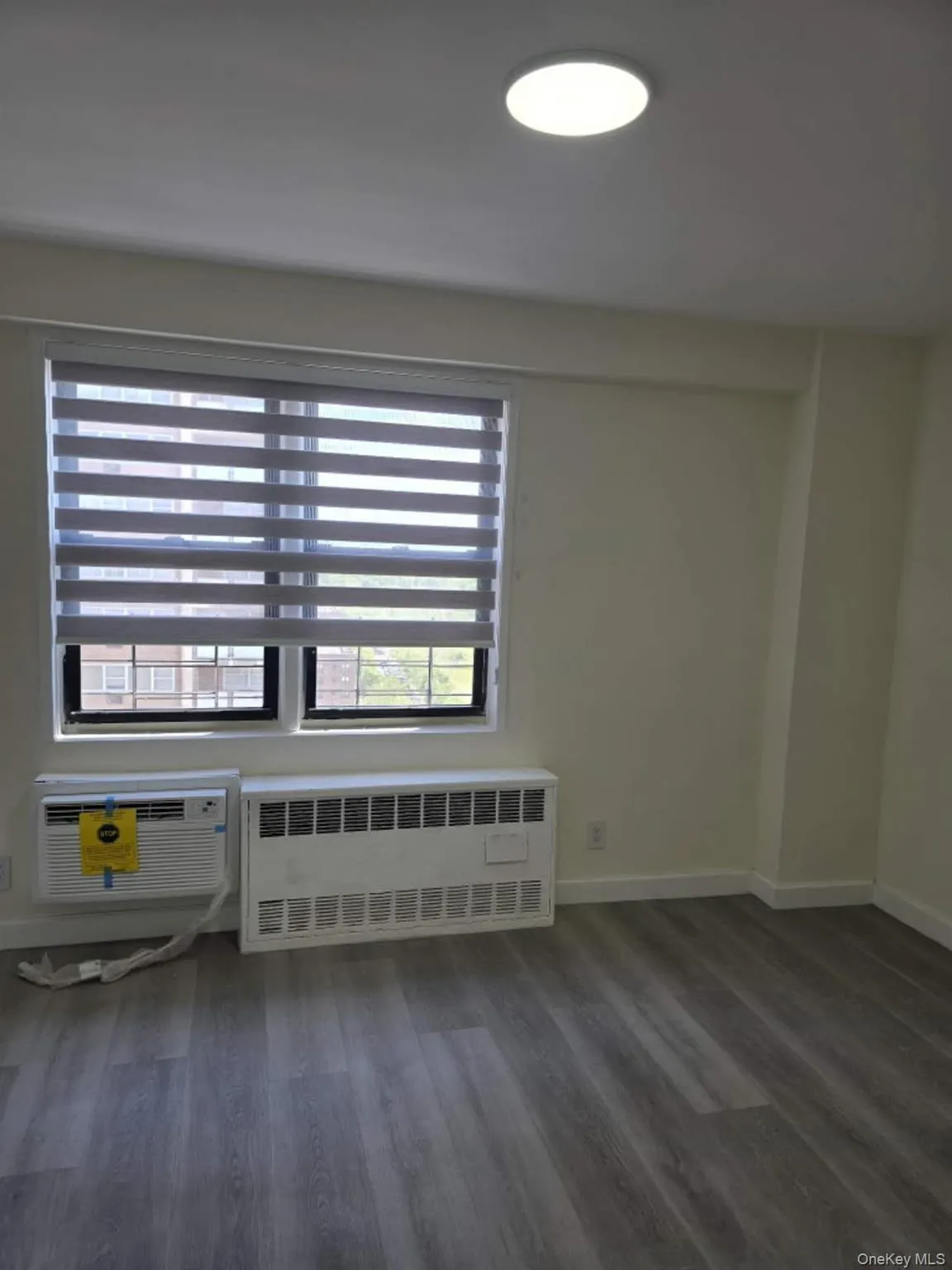 4255 Colden Street, New York, NY, 2 Bedrooms Bedrooms, 6 Rooms Rooms,1 BathroomBathrooms,Residential Lease,For Rent,Colden,0,1007121 4255 Colden Street, New York, NY, 2 Bedrooms Bedrooms, 6 Rooms Rooms,1 BathroomBathrooms,Residential Lease,For Rent,Colden,0,1007121