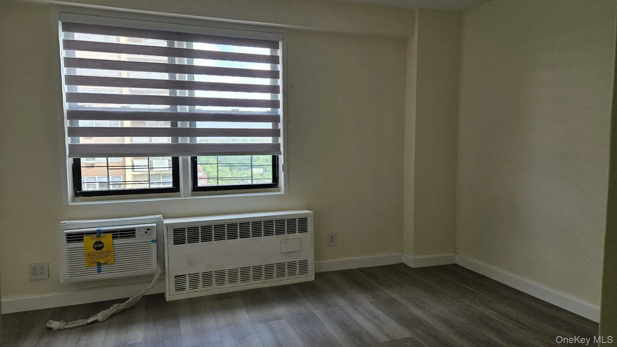 4255 Colden Street, New York, NY, 2 Bedrooms Bedrooms, 6 Rooms Rooms,1 BathroomBathrooms,Residential Lease,For Rent,Colden,0,1007121 4255 Colden Street, New York, NY, 2 Bedrooms Bedrooms, 6 Rooms Rooms,1 BathroomBathrooms,Residential Lease,For Rent,Colden,0,1007121