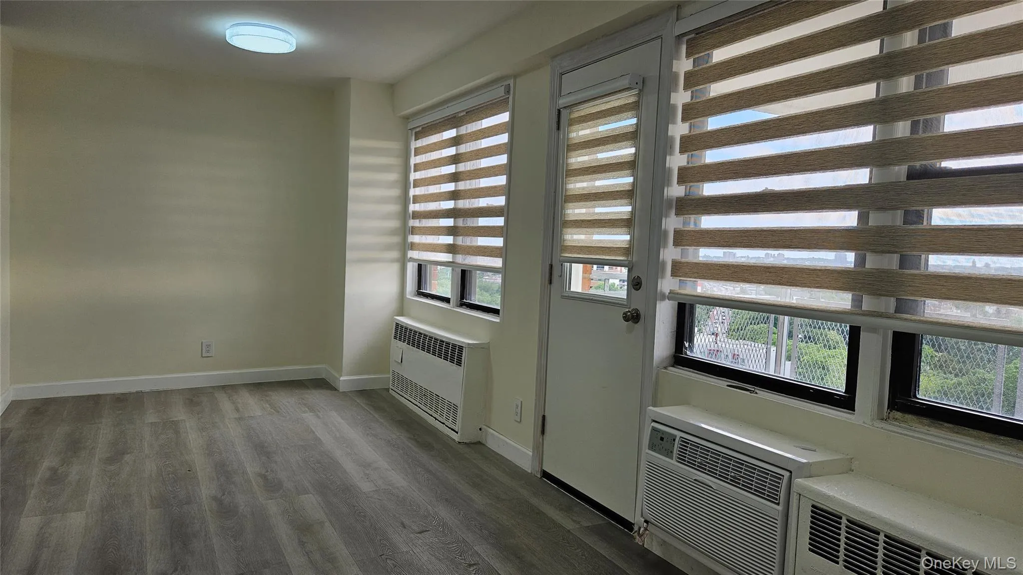 4255 Colden Street, New York, NY, 2 Bedrooms Bedrooms, 6 Rooms Rooms,1 BathroomBathrooms,Residential Lease,For Rent,Colden,0,1007121 4255 Colden Street, New York, NY, 2 Bedrooms Bedrooms, 6 Rooms Rooms,1 BathroomBathrooms,Residential Lease,For Rent,Colden,0,1007121