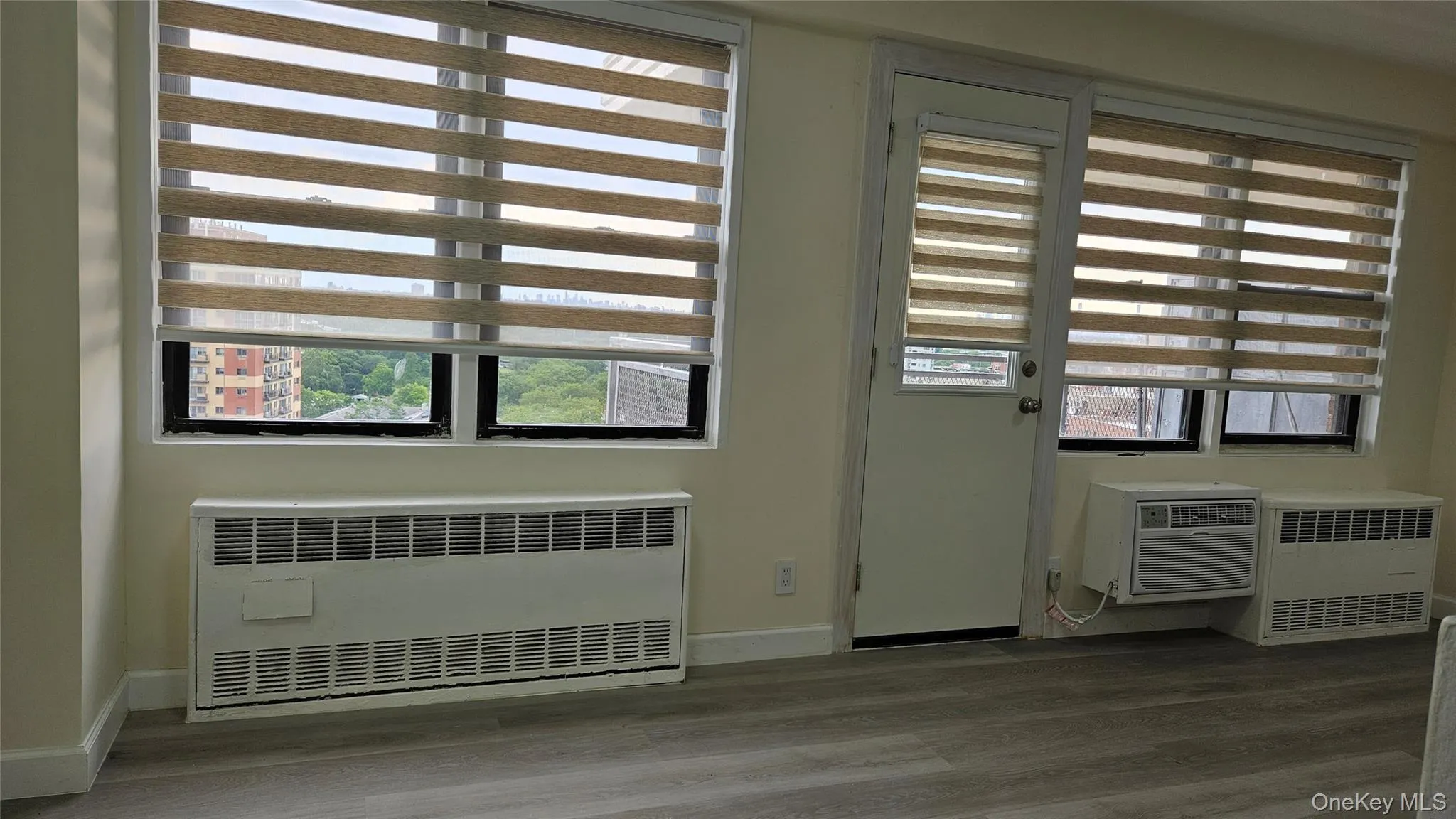 4255 Colden Street, New York, NY, 2 Bedrooms Bedrooms, 6 Rooms Rooms,1 BathroomBathrooms,Residential Lease,For Rent,Colden,0,1007121 4255 Colden Street, New York, NY, 2 Bedrooms Bedrooms, 6 Rooms Rooms,1 BathroomBathrooms,Residential Lease,For Rent,Colden,0,1007121