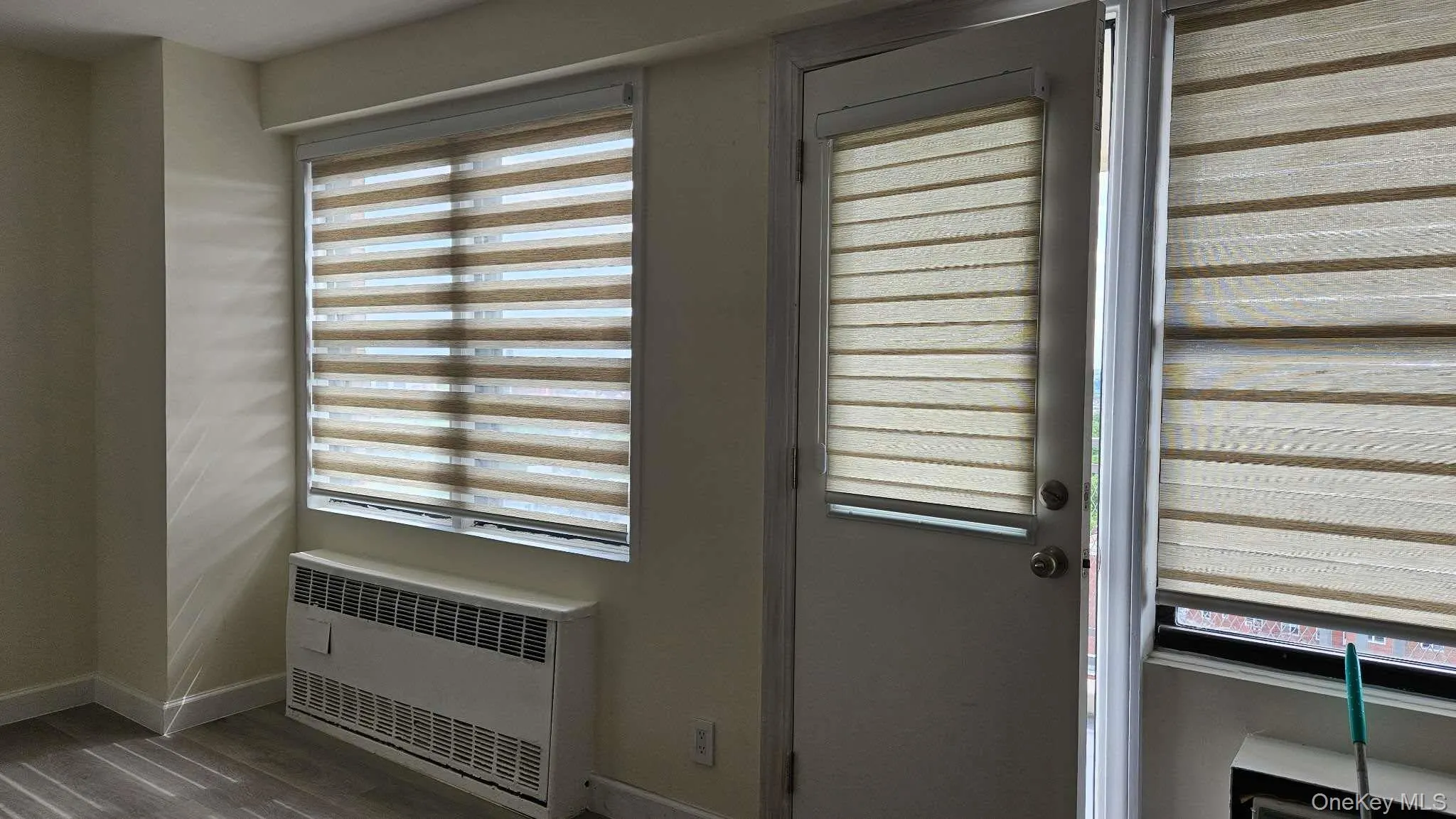 4255 Colden Street, New York, NY, 2 Bedrooms Bedrooms, 6 Rooms Rooms,1 BathroomBathrooms,Residential Lease,For Rent,Colden,0,1007121 4255 Colden Street, New York, NY, 2 Bedrooms Bedrooms, 6 Rooms Rooms,1 BathroomBathrooms,Residential Lease,For Rent,Colden,0,1007121