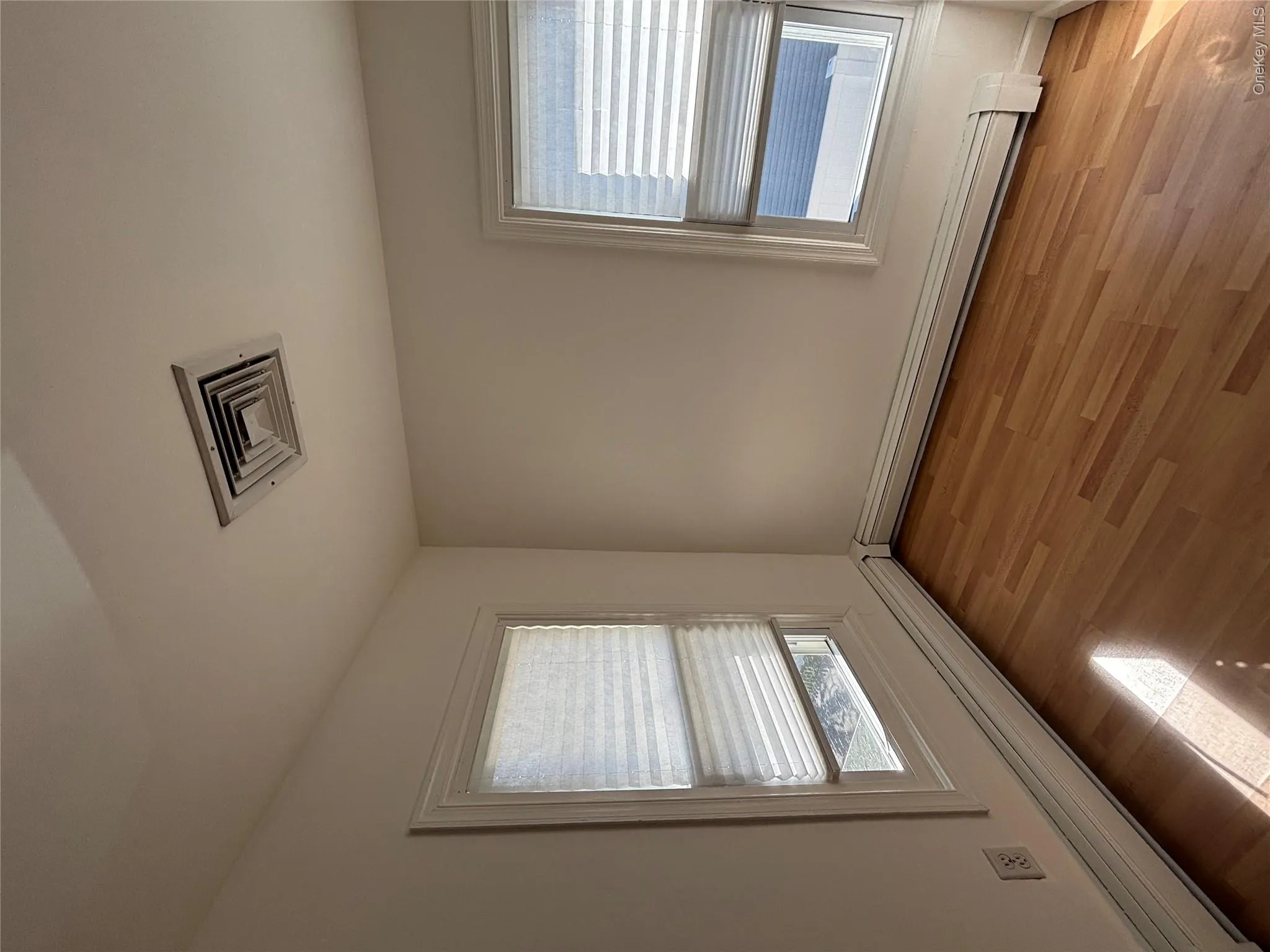7 Thorne Street, Brookhaven, NY, 1 Bedroom Bedrooms, 4 Rooms Rooms,1 BathroomBathrooms,Residential Lease,For Rent,Thorne,0,1007129 7 Thorne Street, Brookhaven, NY, 1 Bedroom Bedrooms, 4 Rooms Rooms,1 BathroomBathrooms,Residential Lease,For Rent,Thorne,0,1007129