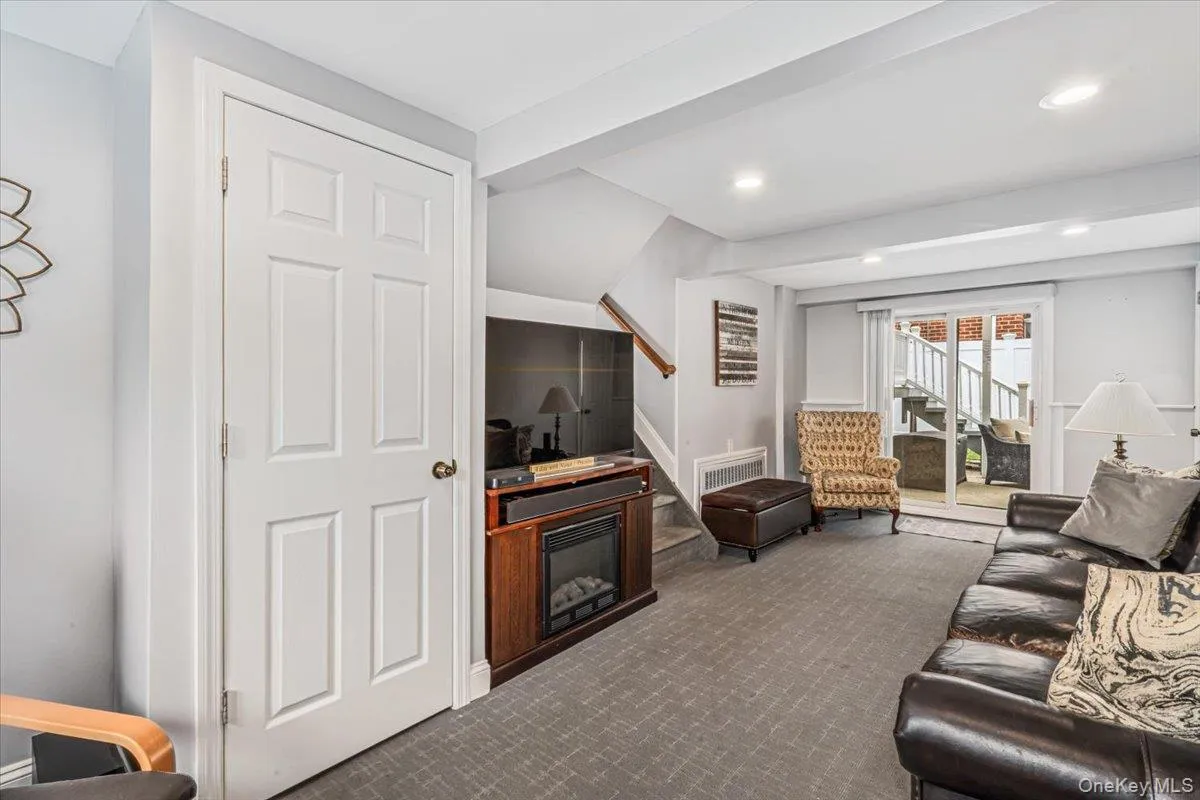 5 Chance Street, Oyster Bay, NY, 4 Bedrooms Bedrooms, 9 Rooms Rooms,2 BathroomsBathrooms,Residential,For Rent,Chance,0,1007134 5 Chance Street, Oyster Bay, NY, 4 Bedrooms Bedrooms, 9 Rooms Rooms,2 BathroomsBathrooms,Residential,For Rent,Chance,0,1007134