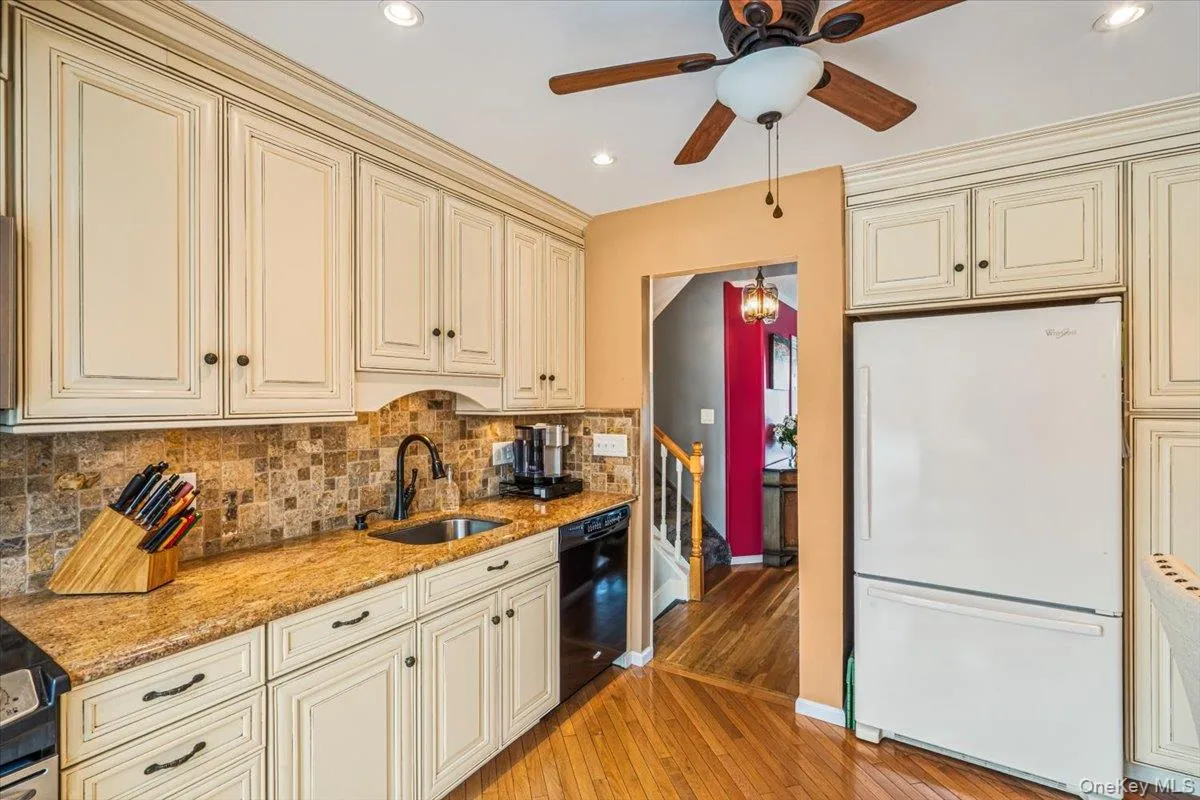 5 Chance Street, Oyster Bay, NY, 4 Bedrooms Bedrooms, 9 Rooms Rooms,2 BathroomsBathrooms,Residential,For Rent,Chance,0,1007134 5 Chance Street, Oyster Bay, NY, 4 Bedrooms Bedrooms, 9 Rooms Rooms,2 BathroomsBathrooms,Residential,For Rent,Chance,0,1007134