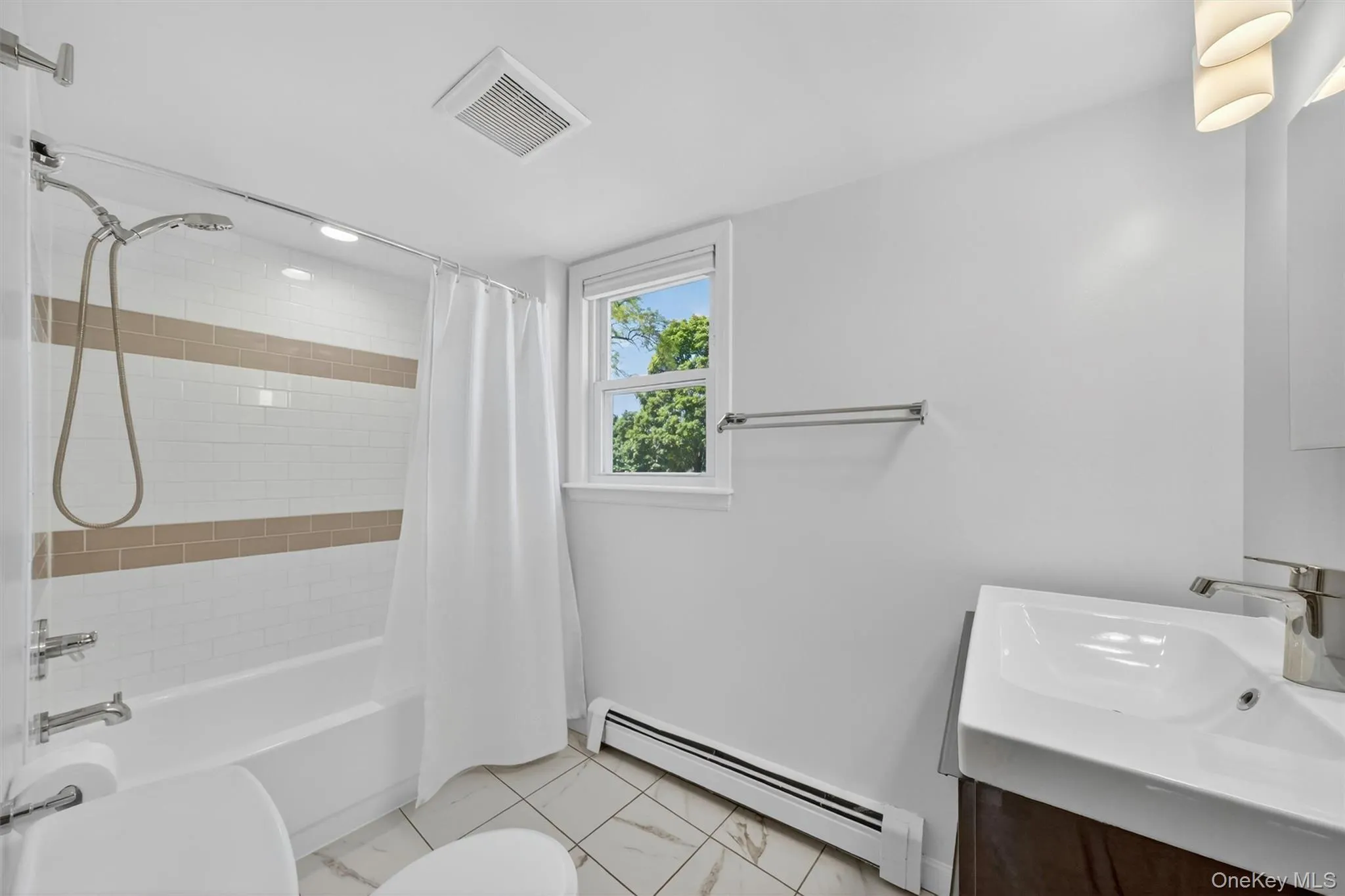 190 1/2 Grand Street, Cortlandt, NY, 2 Bedrooms Bedrooms, 4 Rooms Rooms,1 BathroomBathrooms,Residential,For Rent,Grand,0,1007145 190 1/2 Grand Street, Cortlandt, NY, 2 Bedrooms Bedrooms, 4 Rooms Rooms,1 BathroomBathrooms,Residential,For Rent,Grand,0,1007145