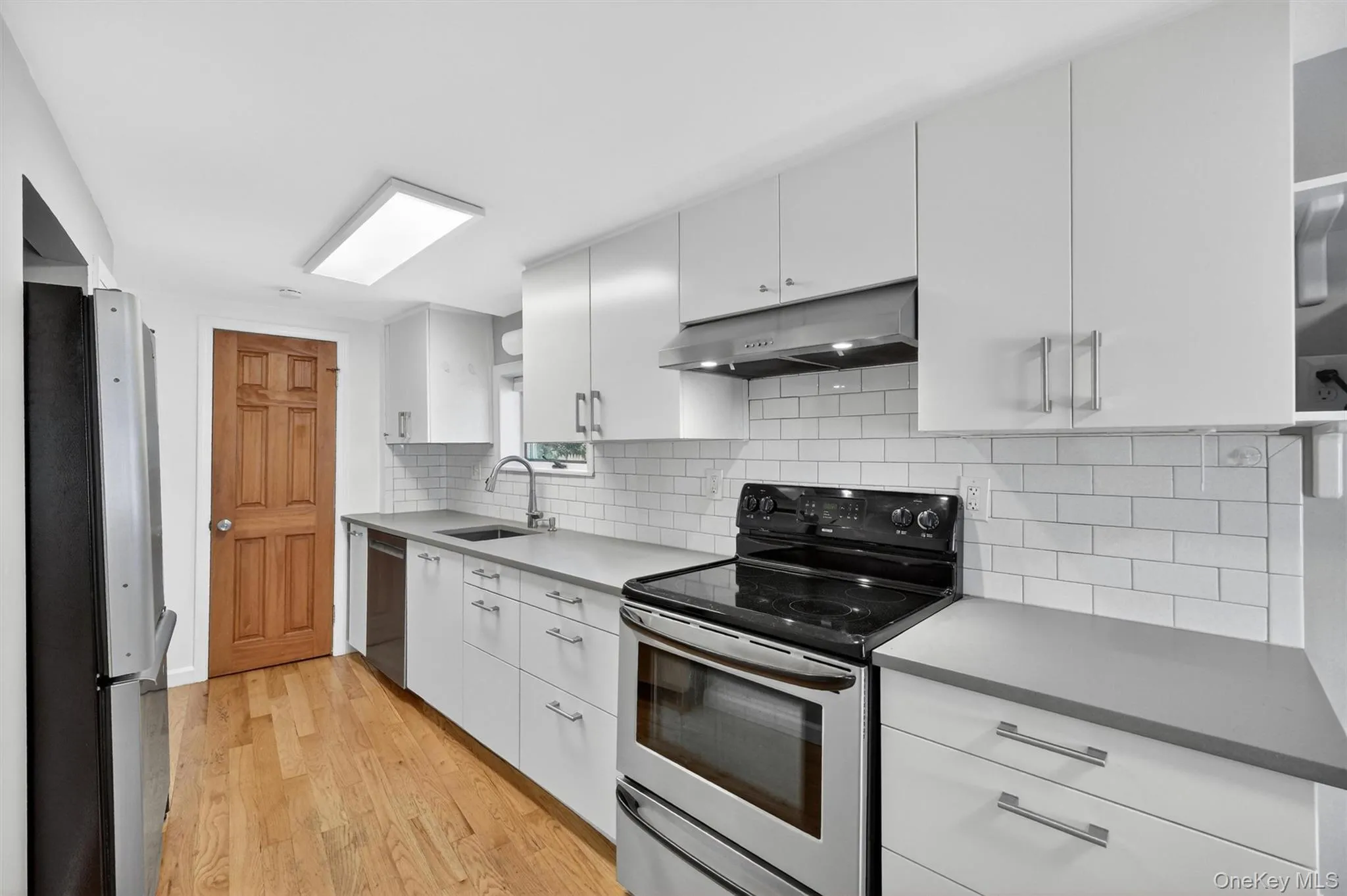 190 1/2 Grand Street, Cortlandt, NY, 2 Bedrooms Bedrooms, 4 Rooms Rooms,1 BathroomBathrooms,Residential,For Rent,Grand,0,1007145 190 1/2 Grand Street, Cortlandt, NY, 2 Bedrooms Bedrooms, 4 Rooms Rooms,1 BathroomBathrooms,Residential,For Rent,Grand,0,1007145