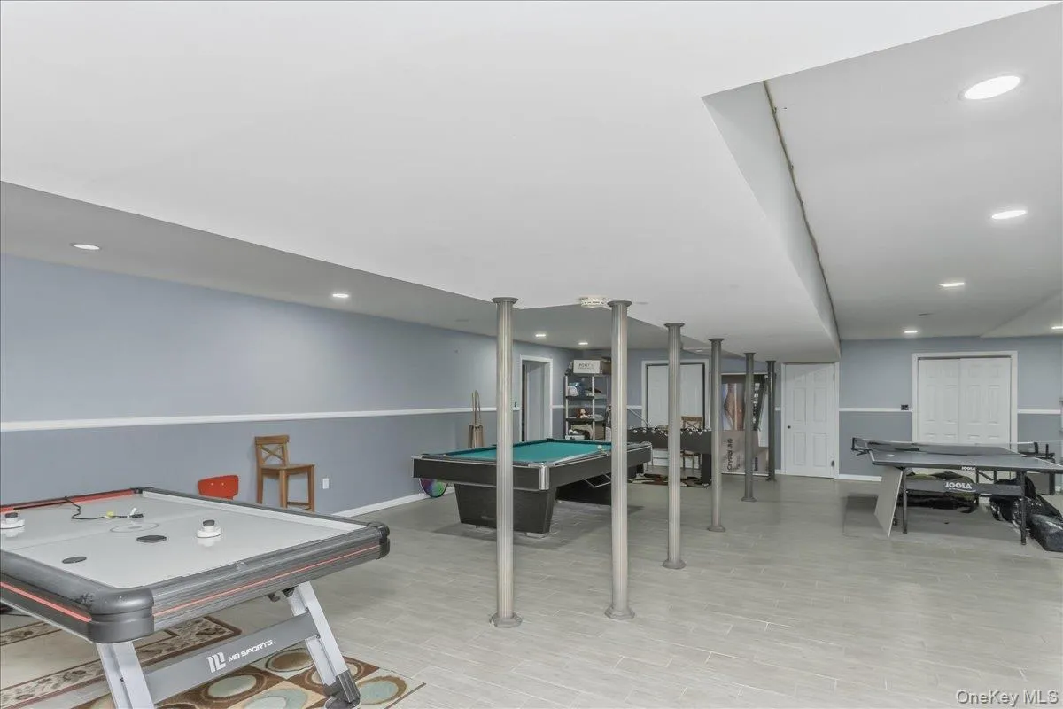 17 Campo Circle, North Hempstead, NY, 5 Bedrooms Bedrooms, 9 Rooms Rooms,3 BathroomsBathrooms,Residential,For Rent,Campo,0,1007147 17 Campo Circle, North Hempstead, NY, 5 Bedrooms Bedrooms, 9 Rooms Rooms,3 BathroomsBathrooms,Residential,For Rent,Campo,0,1007147