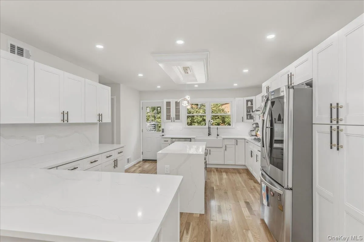 17 Campo Circle, North Hempstead, NY, 5 Bedrooms Bedrooms, 9 Rooms Rooms,3 BathroomsBathrooms,Residential,For Rent,Campo,0,1007147 17 Campo Circle, North Hempstead, NY, 5 Bedrooms Bedrooms, 9 Rooms Rooms,3 BathroomsBathrooms,Residential,For Rent,Campo,0,1007147