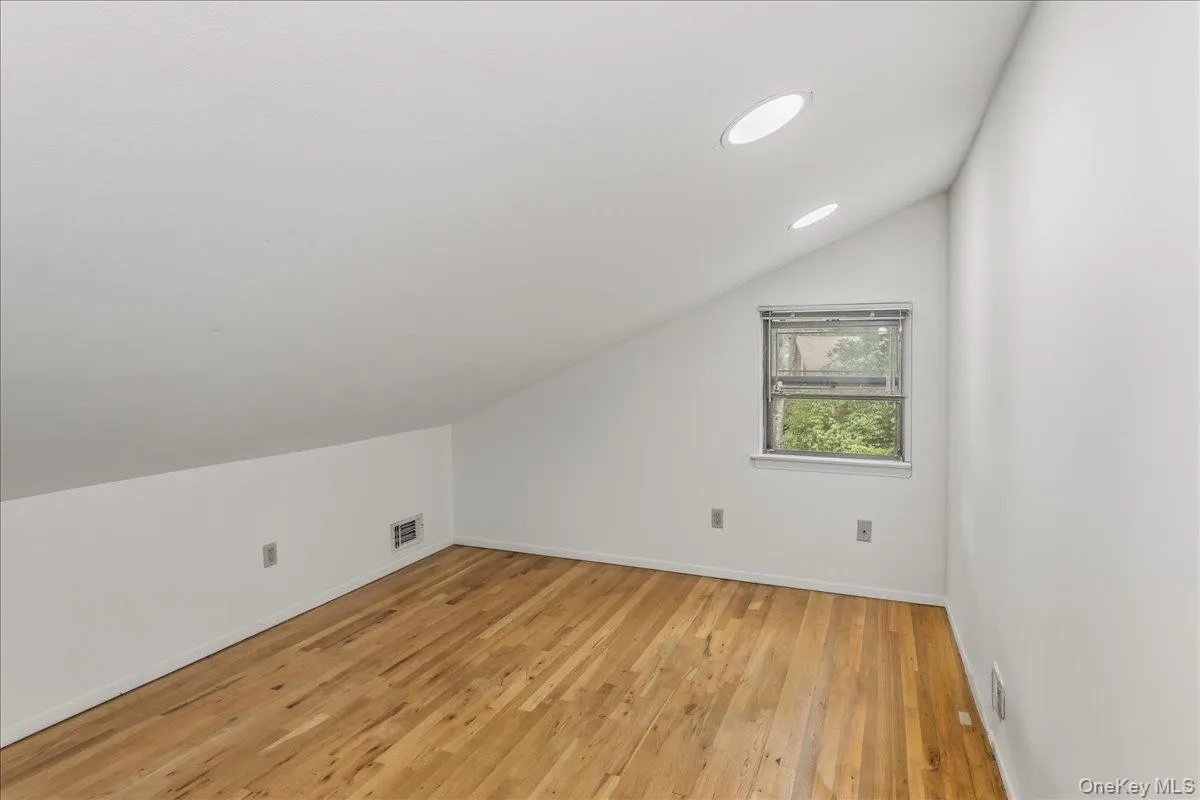 17 Campo Circle, North Hempstead, NY, 5 Bedrooms Bedrooms, 9 Rooms Rooms,3 BathroomsBathrooms,Residential,For Rent,Campo,0,1007147 17 Campo Circle, North Hempstead, NY, 5 Bedrooms Bedrooms, 9 Rooms Rooms,3 BathroomsBathrooms,Residential,For Rent,Campo,0,1007147