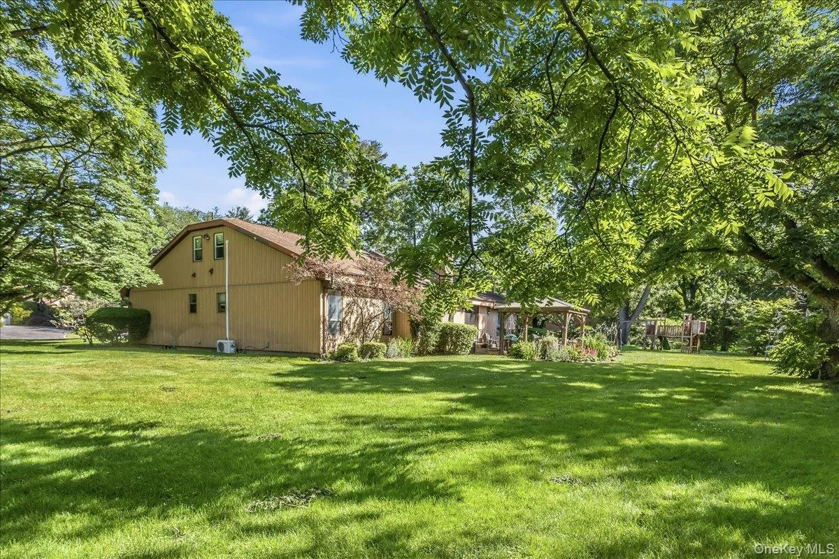 17 Campo Circle, North Hempstead, NY, 5 Bedrooms Bedrooms, 9 Rooms Rooms,3 BathroomsBathrooms,Residential,For Rent,Campo,0,1007147 17 Campo Circle, North Hempstead, NY, 5 Bedrooms Bedrooms, 9 Rooms Rooms,3 BathroomsBathrooms,Residential,For Rent,Campo,0,1007147