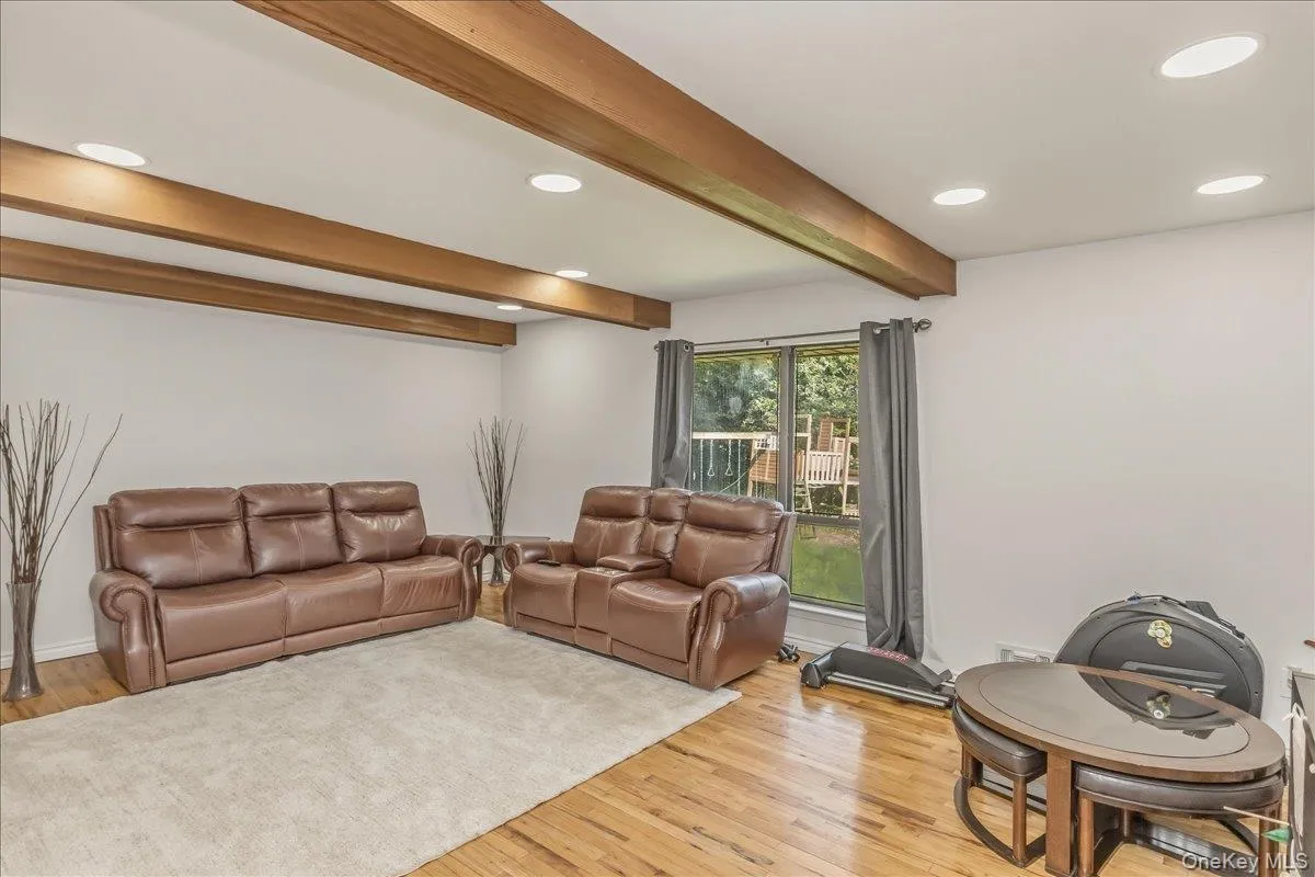 17 Campo Circle, North Hempstead, NY, 5 Bedrooms Bedrooms, 9 Rooms Rooms,3 BathroomsBathrooms,Residential,For Rent,Campo,0,1007147 17 Campo Circle, North Hempstead, NY, 5 Bedrooms Bedrooms, 9 Rooms Rooms,3 BathroomsBathrooms,Residential,For Rent,Campo,0,1007147