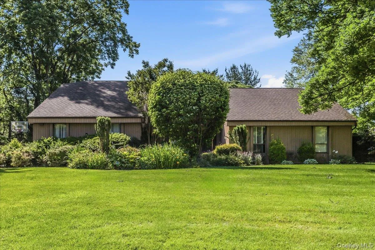17 Campo Circle, North Hempstead, NY, 5 Bedrooms Bedrooms, 9 Rooms Rooms,3 BathroomsBathrooms,Residential,For Rent,Campo,0,1007147 17 Campo Circle, North Hempstead, NY, 5 Bedrooms Bedrooms, 9 Rooms Rooms,3 BathroomsBathrooms,Residential,For Rent,Campo,0,1007147