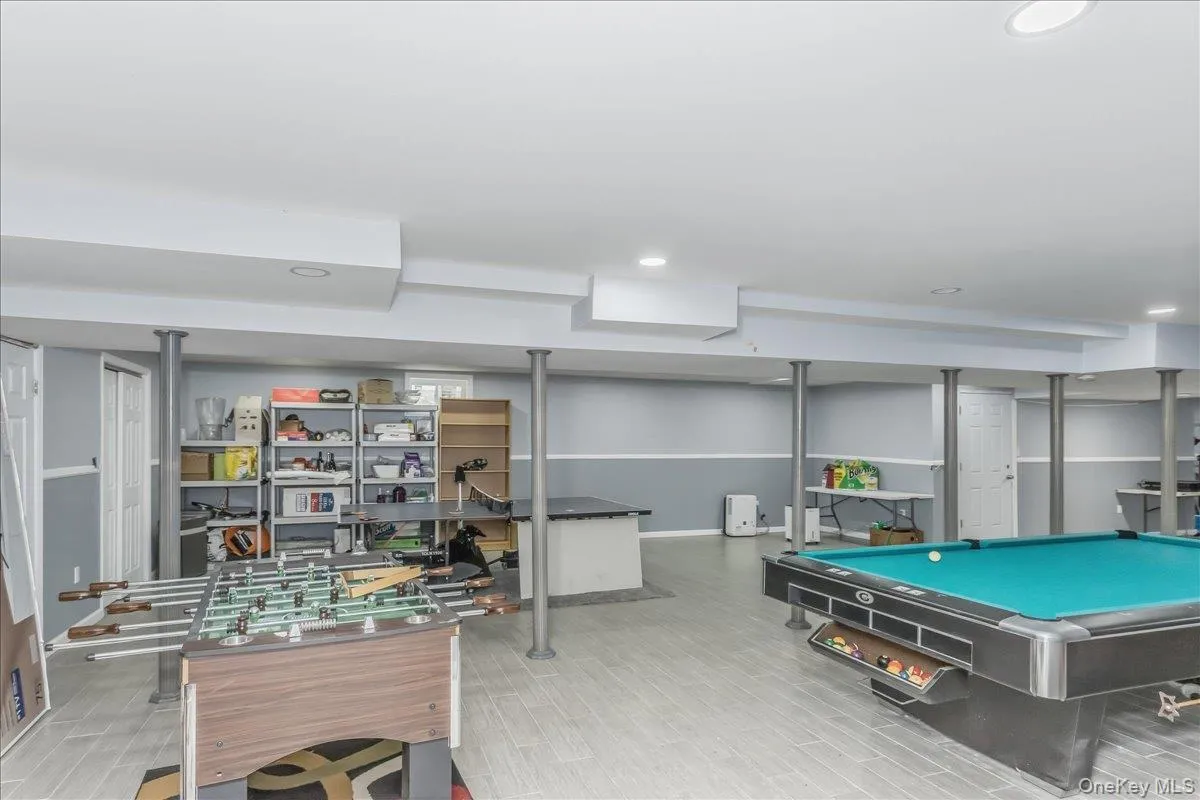17 Campo Circle, North Hempstead, NY, 5 Bedrooms Bedrooms, 9 Rooms Rooms,3 BathroomsBathrooms,Residential,For Rent,Campo,0,1007147 17 Campo Circle, North Hempstead, NY, 5 Bedrooms Bedrooms, 9 Rooms Rooms,3 BathroomsBathrooms,Residential,For Rent,Campo,0,1007147