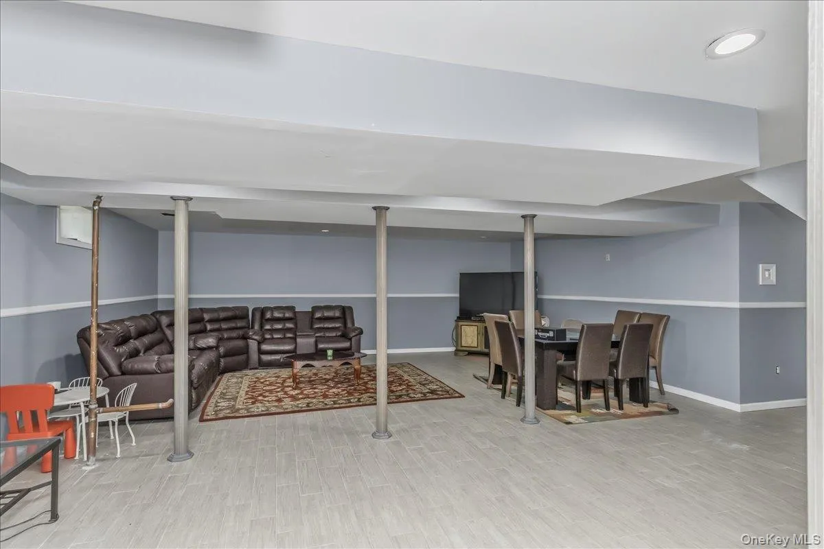 17 Campo Circle, North Hempstead, NY, 5 Bedrooms Bedrooms, 9 Rooms Rooms,3 BathroomsBathrooms,Residential,For Rent,Campo,0,1007147 17 Campo Circle, North Hempstead, NY, 5 Bedrooms Bedrooms, 9 Rooms Rooms,3 BathroomsBathrooms,Residential,For Rent,Campo,0,1007147