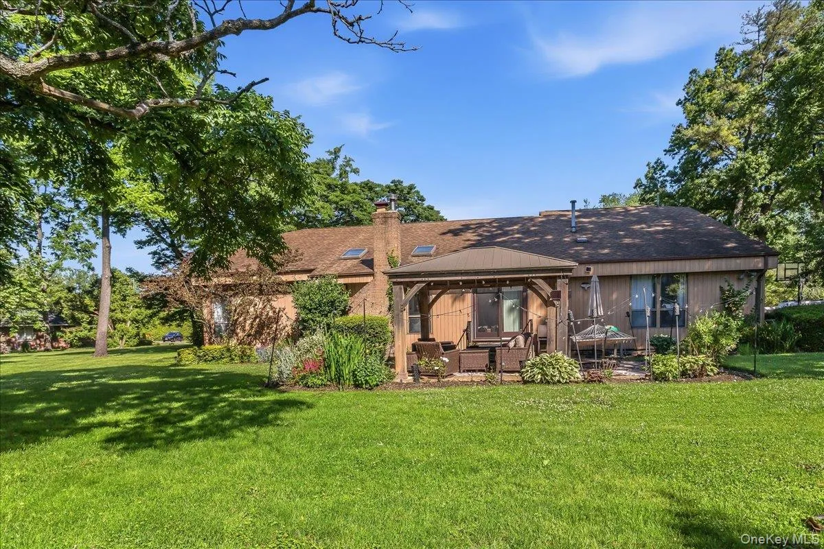 17 Campo Circle, North Hempstead, NY, 5 Bedrooms Bedrooms, 9 Rooms Rooms,3 BathroomsBathrooms,Residential,For Rent,Campo,0,1007147 17 Campo Circle, North Hempstead, NY, 5 Bedrooms Bedrooms, 9 Rooms Rooms,3 BathroomsBathrooms,Residential,For Rent,Campo,0,1007147