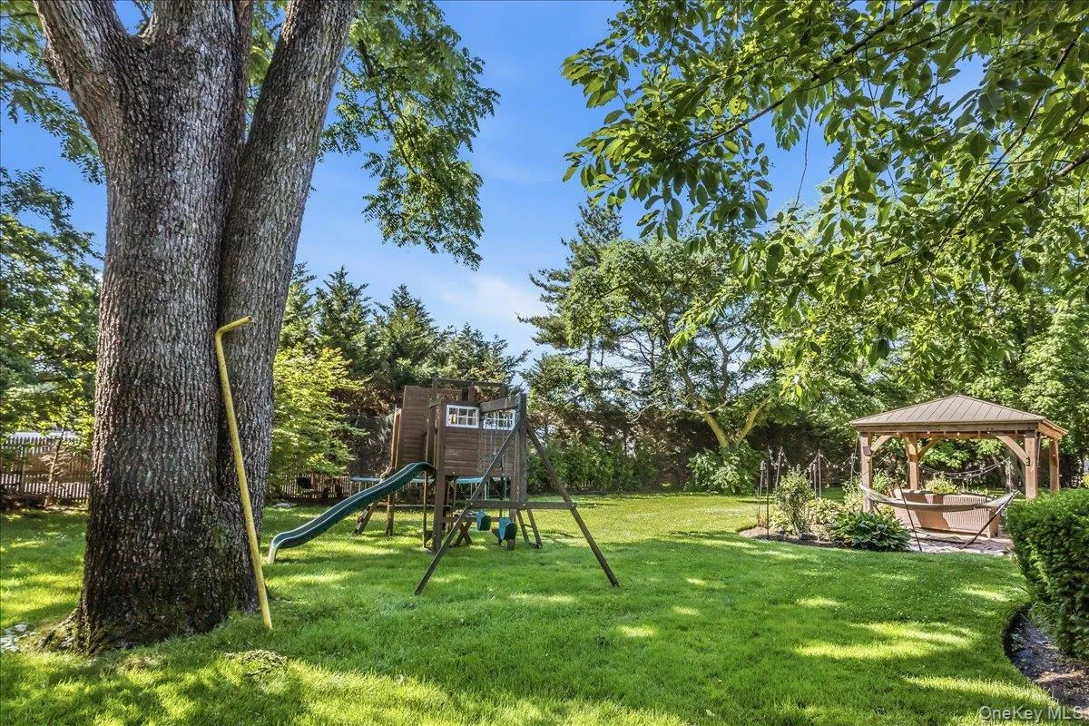 17 Campo Circle, North Hempstead, NY, 5 Bedrooms Bedrooms, 9 Rooms Rooms,3 BathroomsBathrooms,Residential,For Rent,Campo,0,1007147 17 Campo Circle, North Hempstead, NY, 5 Bedrooms Bedrooms, 9 Rooms Rooms,3 BathroomsBathrooms,Residential,For Rent,Campo,0,1007147