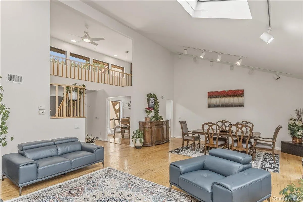 17 Campo Circle, North Hempstead, NY, 5 Bedrooms Bedrooms, 9 Rooms Rooms,3 BathroomsBathrooms,Residential,For Rent,Campo,0,1007147 17 Campo Circle, North Hempstead, NY, 5 Bedrooms Bedrooms, 9 Rooms Rooms,3 BathroomsBathrooms,Residential,For Rent,Campo,0,1007147