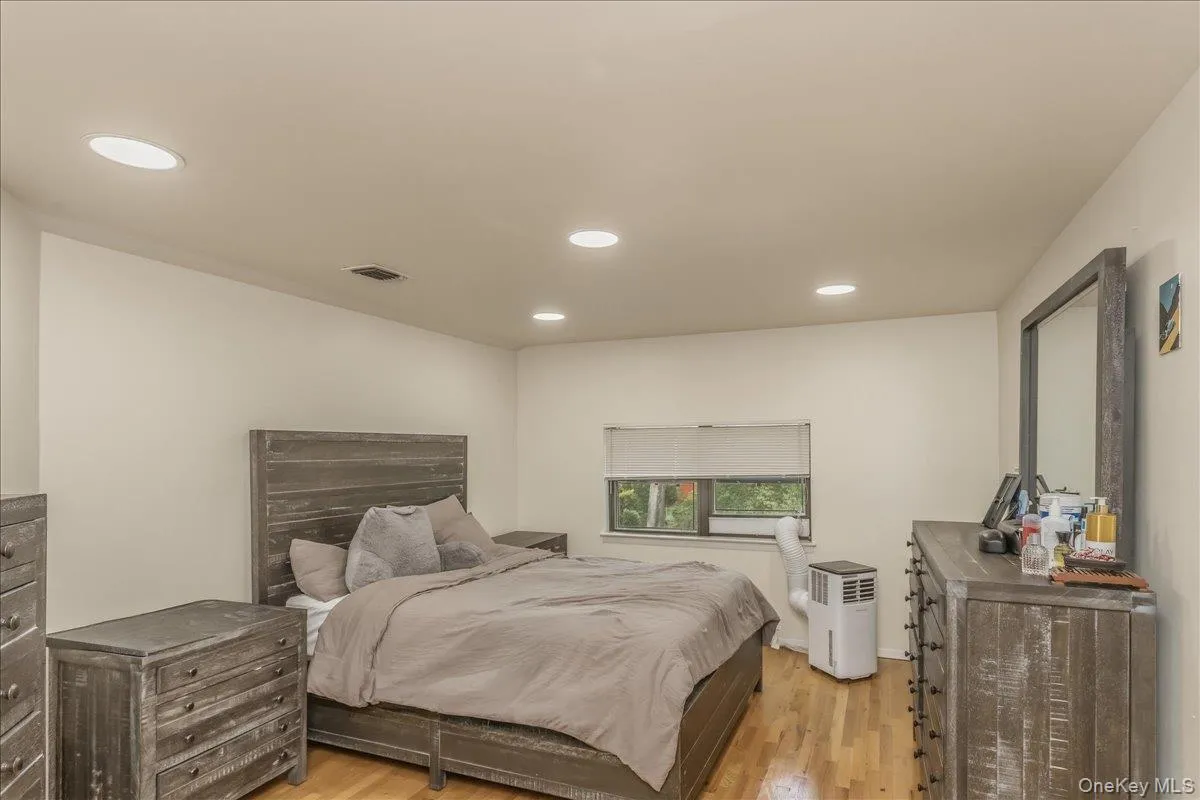 17 Campo Circle, North Hempstead, NY, 5 Bedrooms Bedrooms, 9 Rooms Rooms,3 BathroomsBathrooms,Residential,For Rent,Campo,0,1007147 17 Campo Circle, North Hempstead, NY, 5 Bedrooms Bedrooms, 9 Rooms Rooms,3 BathroomsBathrooms,Residential,For Rent,Campo,0,1007147