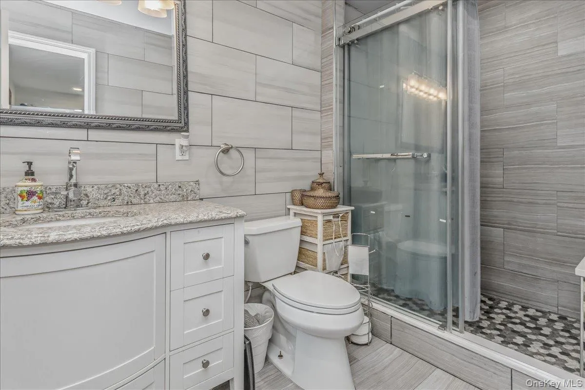 17 Campo Circle, North Hempstead, NY, 5 Bedrooms Bedrooms, 9 Rooms Rooms,3 BathroomsBathrooms,Residential,For Rent,Campo,0,1007147 17 Campo Circle, North Hempstead, NY, 5 Bedrooms Bedrooms, 9 Rooms Rooms,3 BathroomsBathrooms,Residential,For Rent,Campo,0,1007147