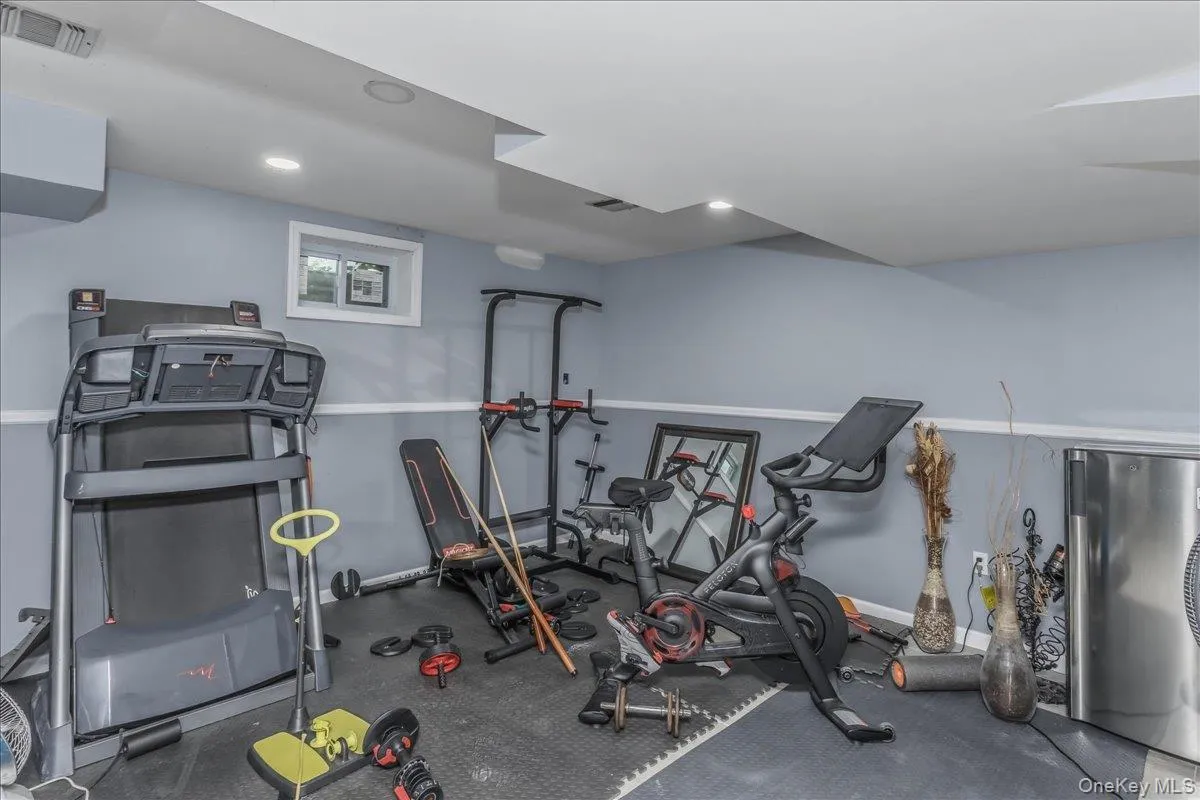 17 Campo Circle, North Hempstead, NY, 5 Bedrooms Bedrooms, 9 Rooms Rooms,3 BathroomsBathrooms,Residential,For Rent,Campo,0,1007147 17 Campo Circle, North Hempstead, NY, 5 Bedrooms Bedrooms, 9 Rooms Rooms,3 BathroomsBathrooms,Residential,For Rent,Campo,0,1007147