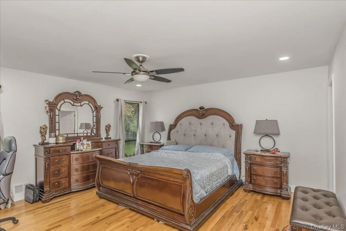 17 Campo Circle, North Hempstead, NY, 5 Bedrooms Bedrooms, 9 Rooms Rooms,3 BathroomsBathrooms,Residential,For Rent,Campo,0,1007147 17 Campo Circle, North Hempstead, NY, 5 Bedrooms Bedrooms, 9 Rooms Rooms,3 BathroomsBathrooms,Residential,For Rent,Campo,0,1007147