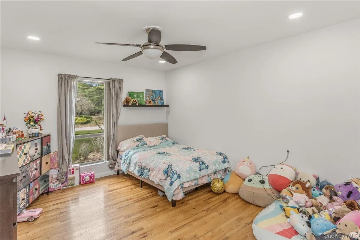 17 Campo Circle, North Hempstead, NY, 5 Bedrooms Bedrooms, 9 Rooms Rooms,3 BathroomsBathrooms,Residential,For Rent,Campo,0,1007147 17 Campo Circle, North Hempstead, NY, 5 Bedrooms Bedrooms, 9 Rooms Rooms,3 BathroomsBathrooms,Residential,For Rent,Campo,0,1007147