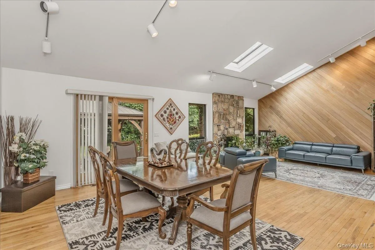 17 Campo Circle, North Hempstead, NY, 5 Bedrooms Bedrooms, 9 Rooms Rooms,3 BathroomsBathrooms,Residential,For Rent,Campo,0,1007147 17 Campo Circle, North Hempstead, NY, 5 Bedrooms Bedrooms, 9 Rooms Rooms,3 BathroomsBathrooms,Residential,For Rent,Campo,0,1007147