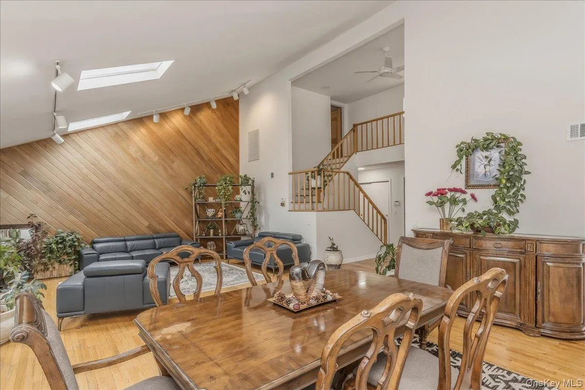 17 Campo Circle, North Hempstead, NY, 5 Bedrooms Bedrooms, 9 Rooms Rooms,3 BathroomsBathrooms,Residential,For Rent,Campo,0,1007147 17 Campo Circle, North Hempstead, NY, 5 Bedrooms Bedrooms, 9 Rooms Rooms,3 BathroomsBathrooms,Residential,For Rent,Campo,0,1007147