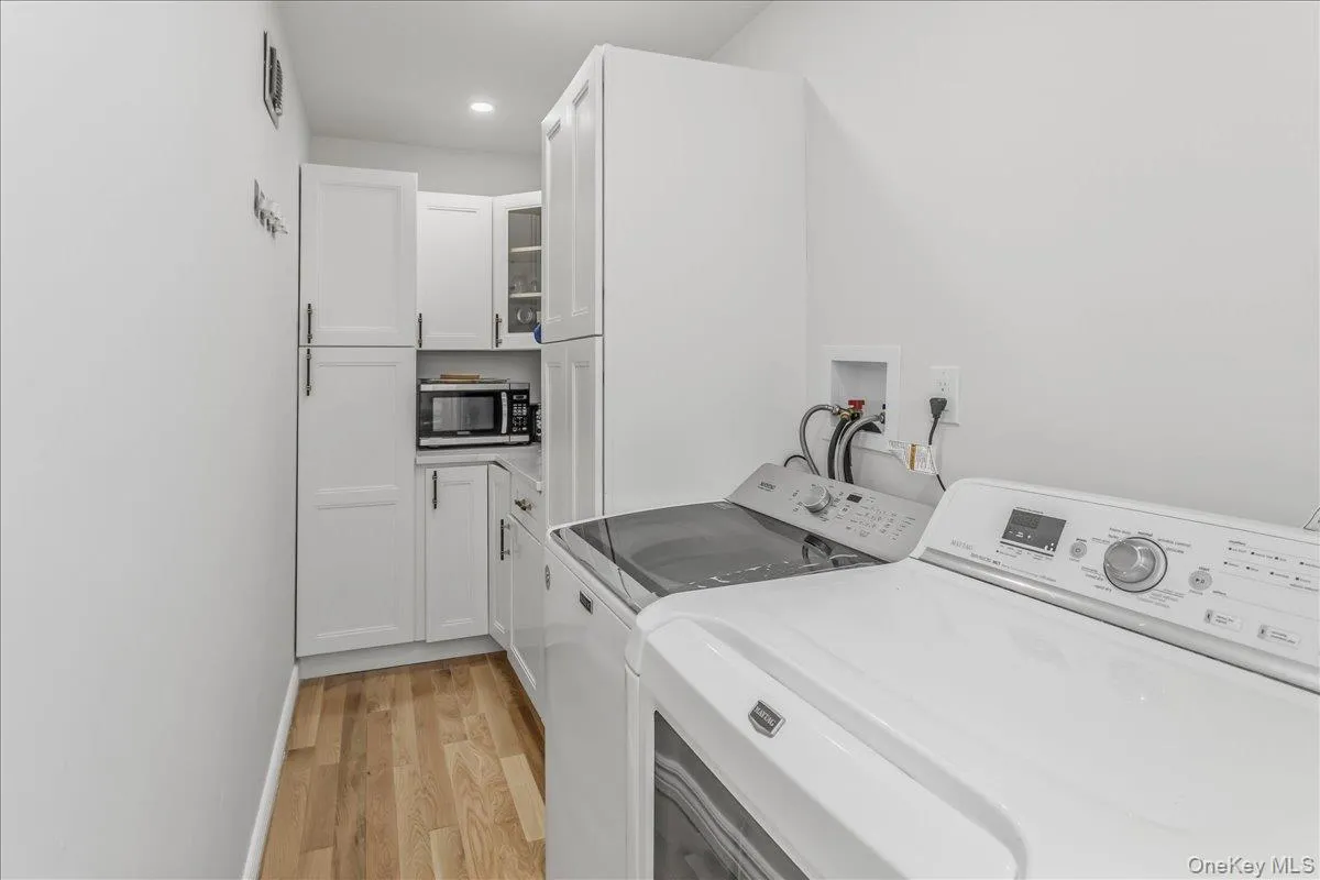 17 Campo Circle, North Hempstead, NY, 5 Bedrooms Bedrooms, 9 Rooms Rooms,3 BathroomsBathrooms,Residential,For Rent,Campo,0,1007147 17 Campo Circle, North Hempstead, NY, 5 Bedrooms Bedrooms, 9 Rooms Rooms,3 BathroomsBathrooms,Residential,For Rent,Campo,0,1007147