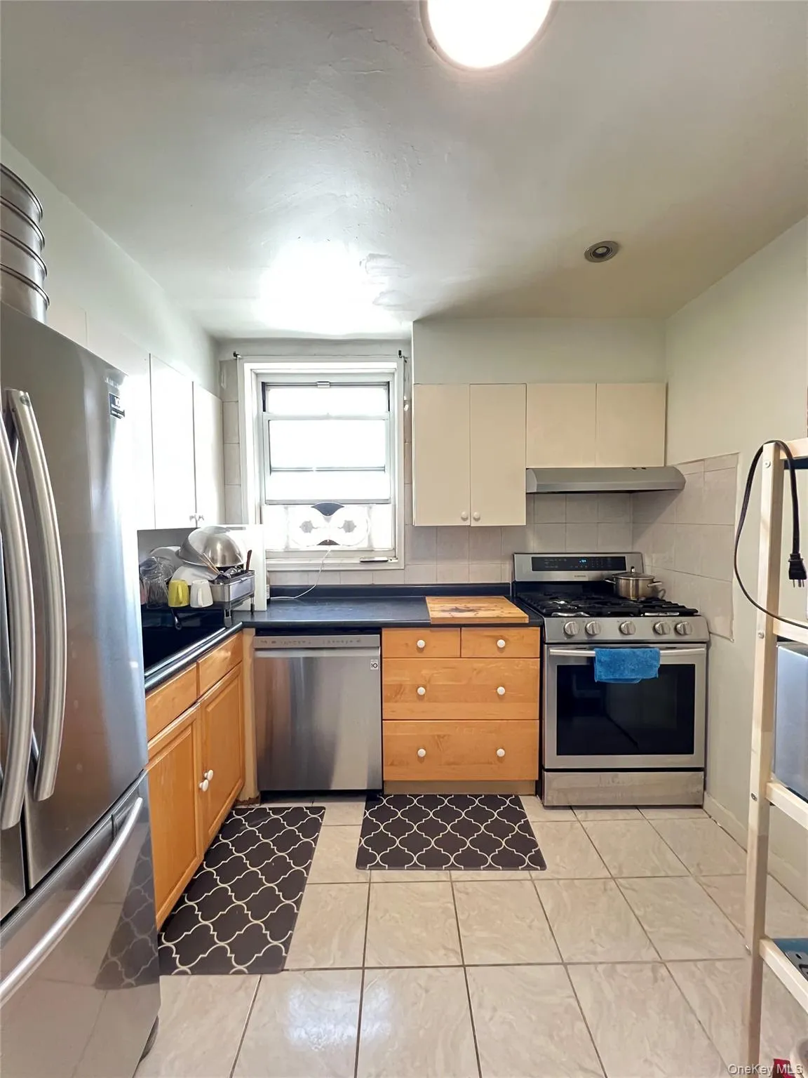 60-11 Broadway, New York, NY, 2 Bedrooms Bedrooms, 5 Rooms Rooms,1 BathroomBathrooms,Residential,For Rent,Broadway,0,1007153 60-11 Broadway, New York, NY, 2 Bedrooms Bedrooms, 5 Rooms Rooms,1 BathroomBathrooms,Residential,For Rent,Broadway,0,1007153