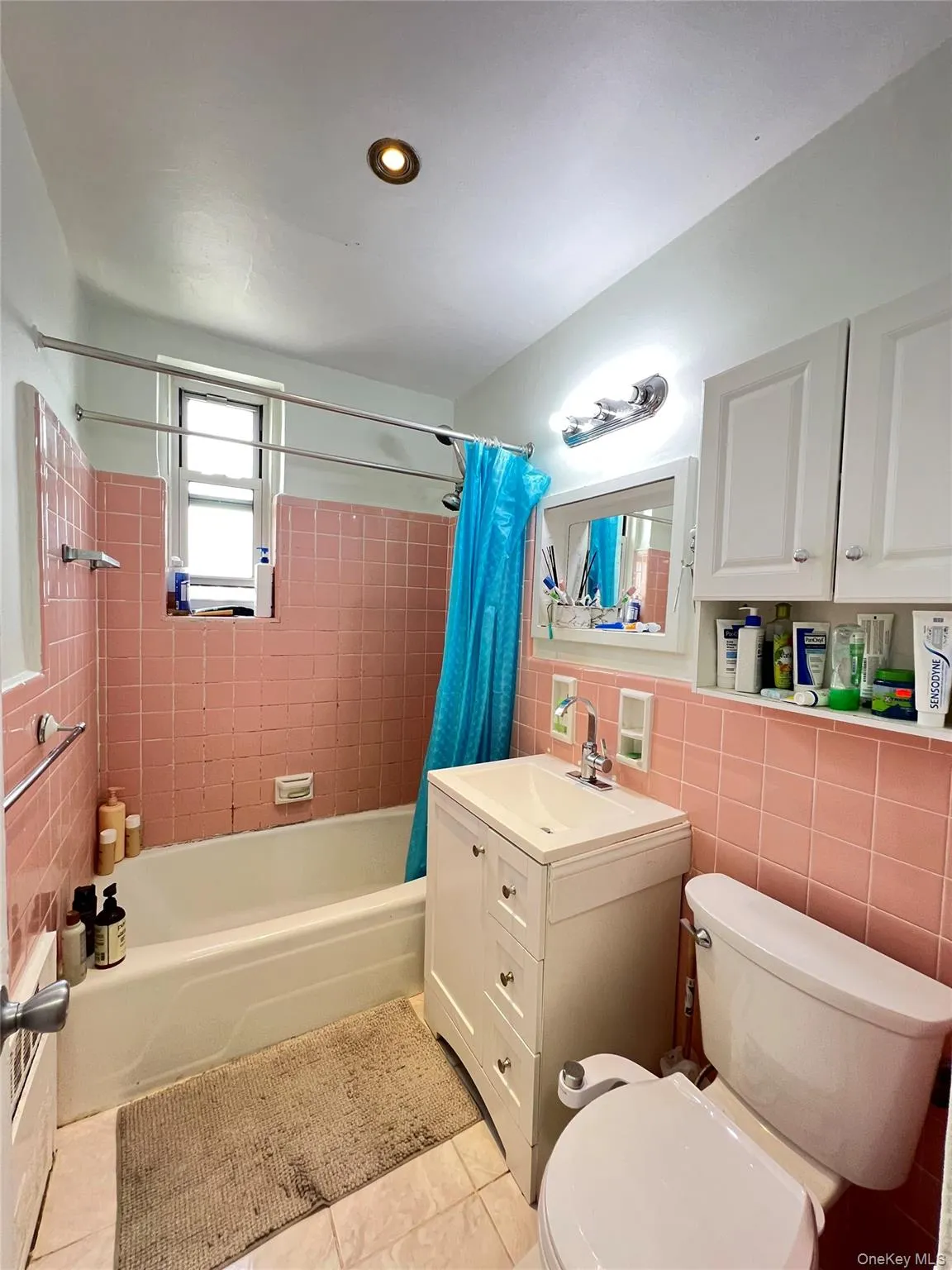 60-11 Broadway, New York, NY, 2 Bedrooms Bedrooms, 5 Rooms Rooms,1 BathroomBathrooms,Residential,For Rent,Broadway,0,1007153 60-11 Broadway, New York, NY, 2 Bedrooms Bedrooms, 5 Rooms Rooms,1 BathroomBathrooms,Residential,For Rent,Broadway,0,1007153