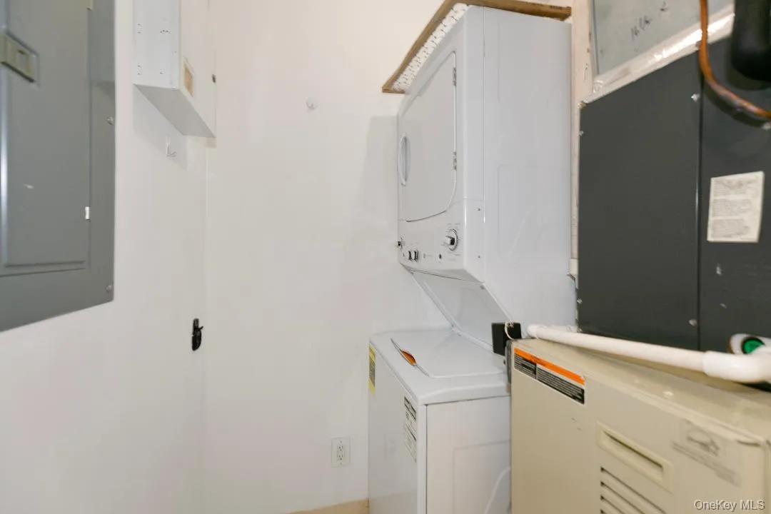 1 portico ct, North Hempstead, NY, 1 Bedroom Bedrooms, 3 Rooms Rooms,1 BathroomBathrooms,Residential Lease,For Rent,portico ct,0,1007156 1 portico ct, North Hempstead, NY, 1 Bedroom Bedrooms, 3 Rooms Rooms,1 BathroomBathrooms,Residential Lease,For Rent,portico ct,0,1007156