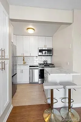 23-22 30th Road, New York, NY, 2 Bedrooms Bedrooms, 5 Rooms Rooms,2 BathroomsBathrooms,Residential Lease,For Rent,30th,0,1007161 23-22 30th Road, New York, NY, 2 Bedrooms Bedrooms, 5 Rooms Rooms,2 BathroomsBathrooms,Residential Lease,For Rent,30th,0,1007161