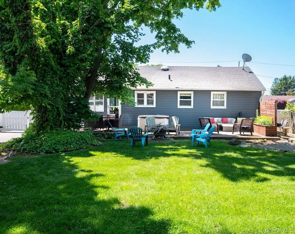 23 Martin Road, Oyster Bay, NY, 3 Bedrooms Bedrooms, 6 Rooms Rooms,1 BathroomBathrooms,Residential,For Rent,Martin,0,1007172 23 Martin Road, Oyster Bay, NY, 3 Bedrooms Bedrooms, 6 Rooms Rooms,1 BathroomBathrooms,Residential,For Rent,Martin,0,1007172