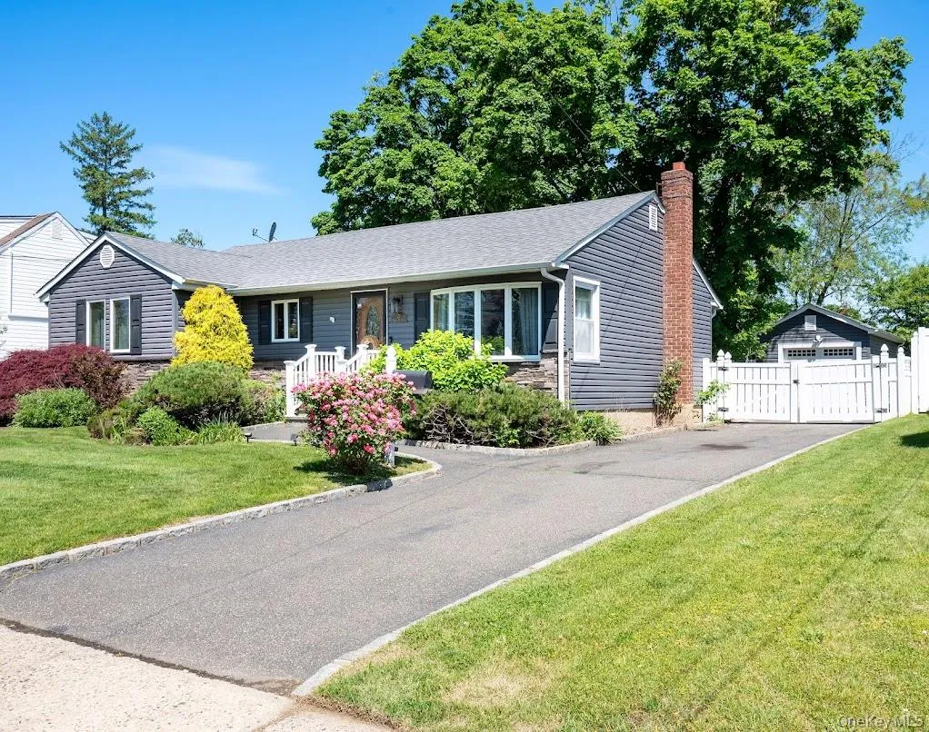 23 Martin Road, Oyster Bay, NY, 3 Bedrooms Bedrooms, 6 Rooms Rooms,1 BathroomBathrooms,Residential,For Rent,Martin,0,1007172 23 Martin Road, Oyster Bay, NY, 3 Bedrooms Bedrooms, 6 Rooms Rooms,1 BathroomBathrooms,Residential,For Rent,Martin,0,1007172