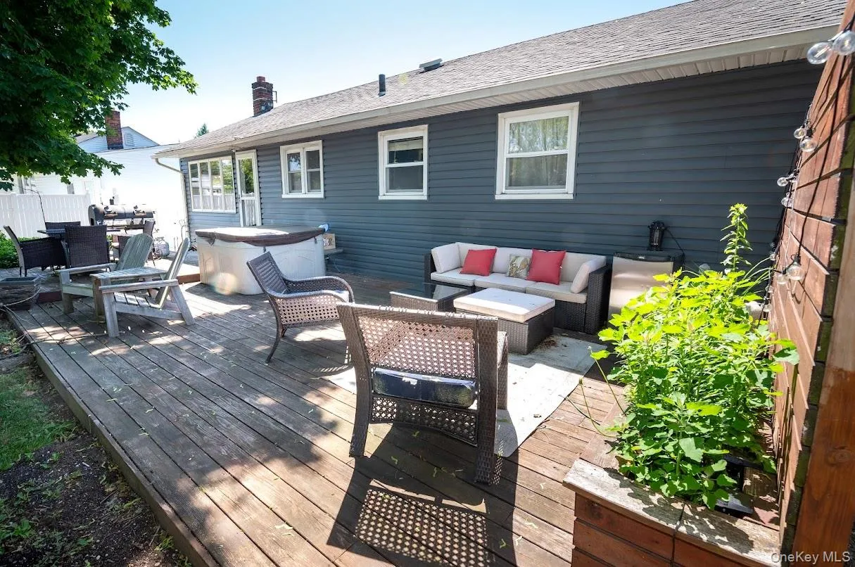 23 Martin Road, Oyster Bay, NY, 3 Bedrooms Bedrooms, 6 Rooms Rooms,1 BathroomBathrooms,Residential,For Rent,Martin,0,1007172 23 Martin Road, Oyster Bay, NY, 3 Bedrooms Bedrooms, 6 Rooms Rooms,1 BathroomBathrooms,Residential,For Rent,Martin,0,1007172