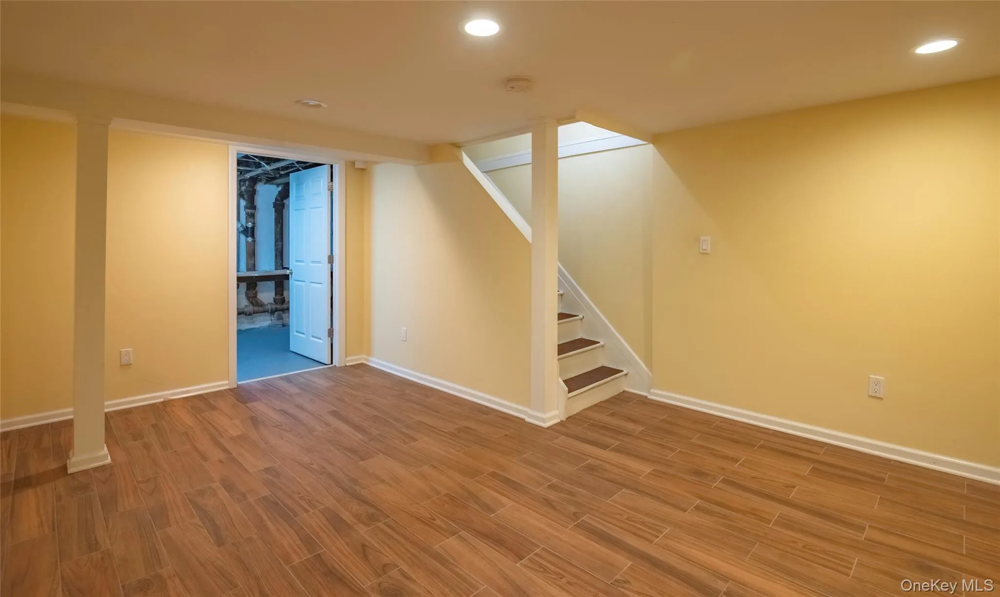 172 Hillside Avenue, North Hempstead, NY, 2 Bedrooms Bedrooms, 5 Rooms Rooms,1 BathroomBathrooms,Residential,For Rent,Hillside,0,1007175 172 Hillside Avenue, North Hempstead, NY, 2 Bedrooms Bedrooms, 5 Rooms Rooms,1 BathroomBathrooms,Residential,For Rent,Hillside,0,1007175