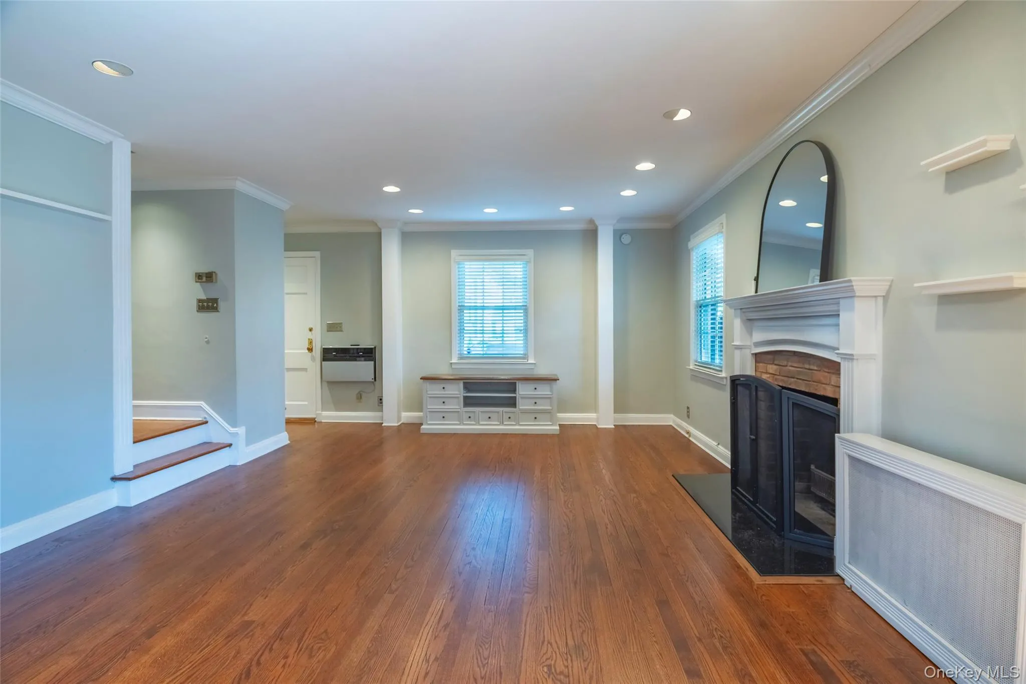 172 Hillside Avenue, North Hempstead, NY, 2 Bedrooms Bedrooms, 5 Rooms Rooms,1 BathroomBathrooms,Residential,For Rent,Hillside,0,1007175 172 Hillside Avenue, North Hempstead, NY, 2 Bedrooms Bedrooms, 5 Rooms Rooms,1 BathroomBathrooms,Residential,For Rent,Hillside,0,1007175