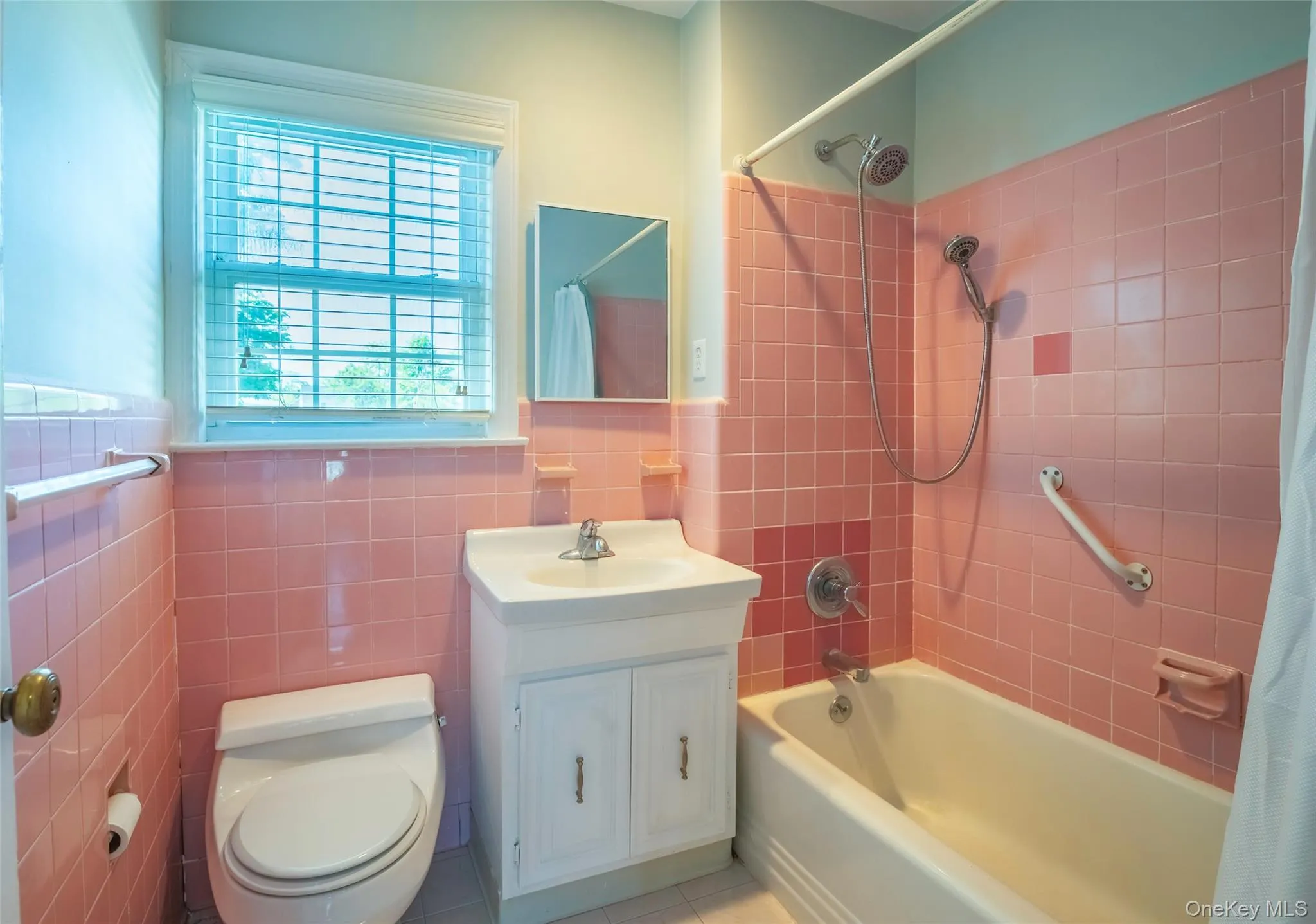 172 Hillside Avenue, North Hempstead, NY, 2 Bedrooms Bedrooms, 5 Rooms Rooms,1 BathroomBathrooms,Residential,For Rent,Hillside,0,1007175 172 Hillside Avenue, North Hempstead, NY, 2 Bedrooms Bedrooms, 5 Rooms Rooms,1 BathroomBathrooms,Residential,For Rent,Hillside,0,1007175