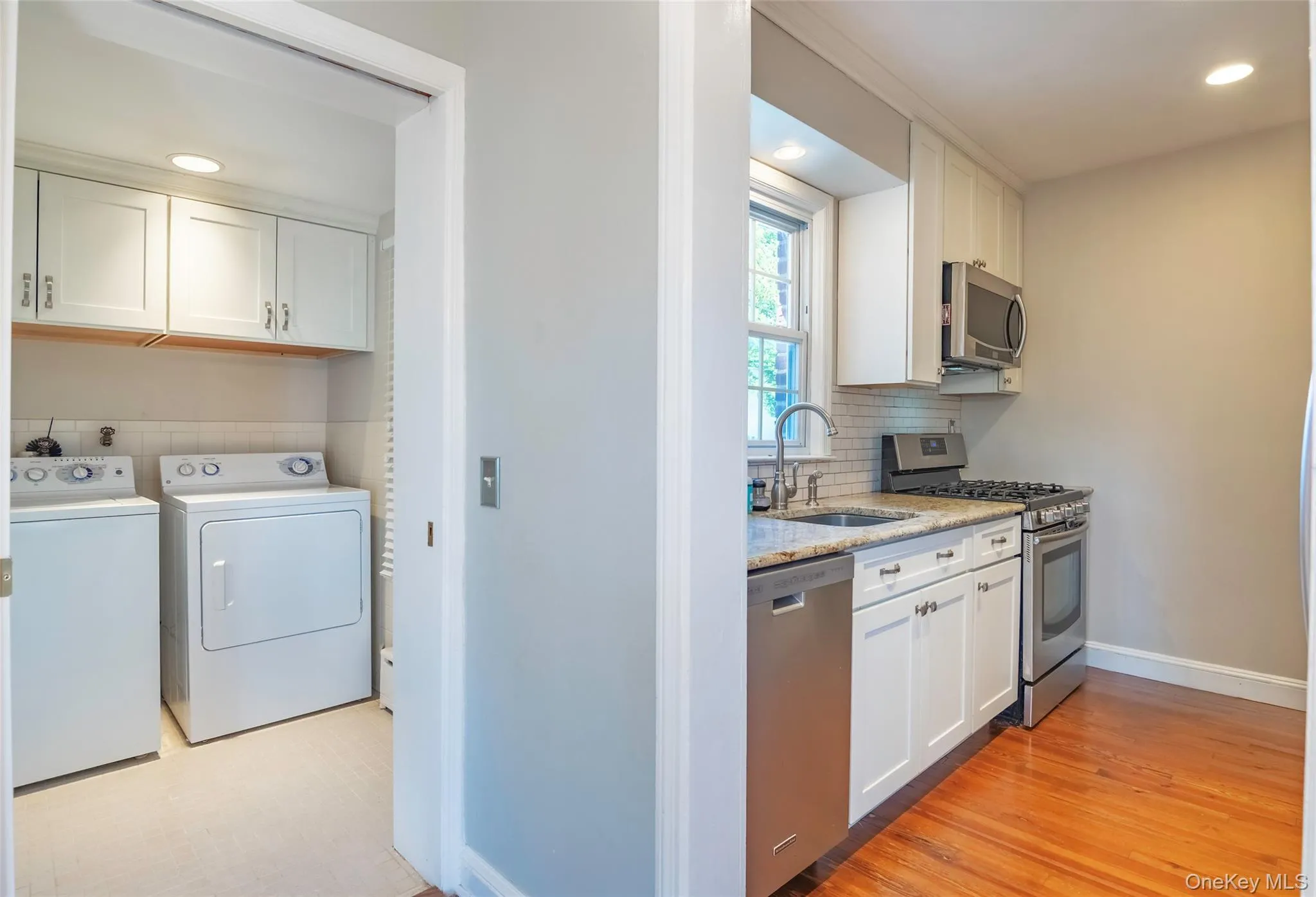 172 Hillside Avenue, North Hempstead, NY, 2 Bedrooms Bedrooms, 5 Rooms Rooms,1 BathroomBathrooms,Residential,For Rent,Hillside,0,1007175 172 Hillside Avenue, North Hempstead, NY, 2 Bedrooms Bedrooms, 5 Rooms Rooms,1 BathroomBathrooms,Residential,For Rent,Hillside,0,1007175