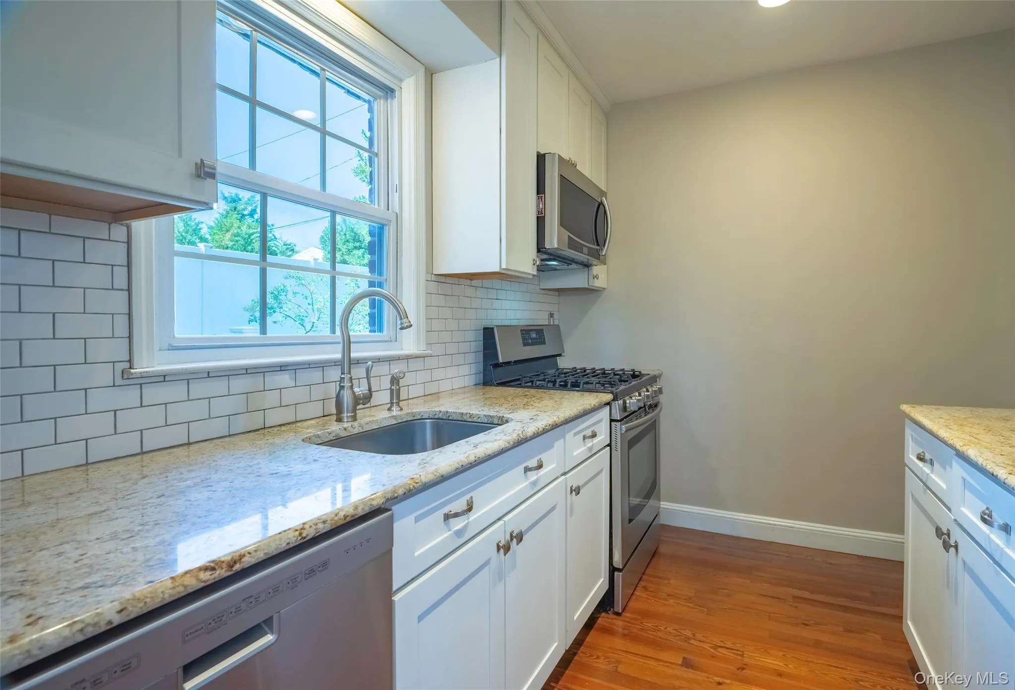 172 Hillside Avenue, North Hempstead, NY, 2 Bedrooms Bedrooms, 5 Rooms Rooms,1 BathroomBathrooms,Residential,For Rent,Hillside,0,1007175 172 Hillside Avenue, North Hempstead, NY, 2 Bedrooms Bedrooms, 5 Rooms Rooms,1 BathroomBathrooms,Residential,For Rent,Hillside,0,1007175