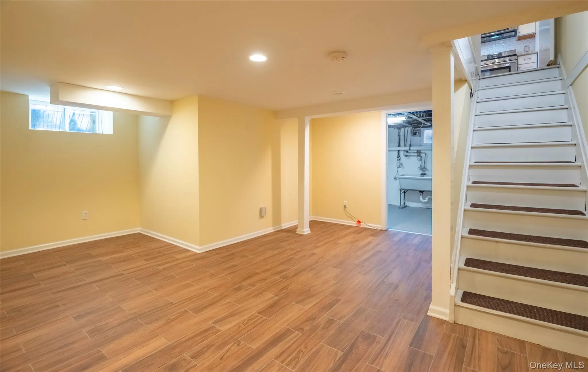 172 Hillside Avenue, North Hempstead, NY, 2 Bedrooms Bedrooms, 5 Rooms Rooms,1 BathroomBathrooms,Residential,For Rent,Hillside,0,1007175 172 Hillside Avenue, North Hempstead, NY, 2 Bedrooms Bedrooms, 5 Rooms Rooms,1 BathroomBathrooms,Residential,For Rent,Hillside,0,1007175