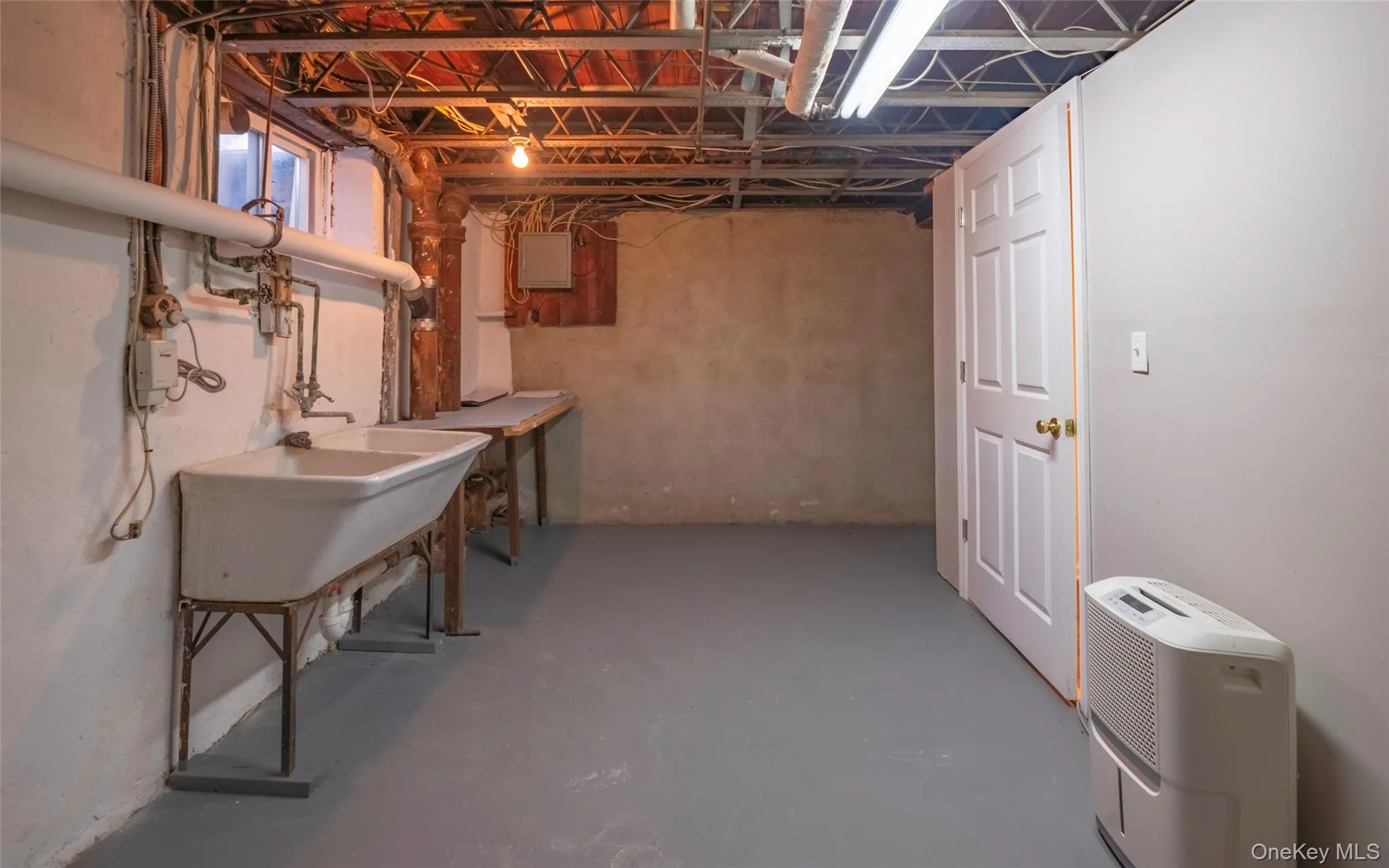 172 Hillside Avenue, North Hempstead, NY, 2 Bedrooms Bedrooms, 5 Rooms Rooms,1 BathroomBathrooms,Residential,For Rent,Hillside,0,1007175 172 Hillside Avenue, North Hempstead, NY, 2 Bedrooms Bedrooms, 5 Rooms Rooms,1 BathroomBathrooms,Residential,For Rent,Hillside,0,1007175