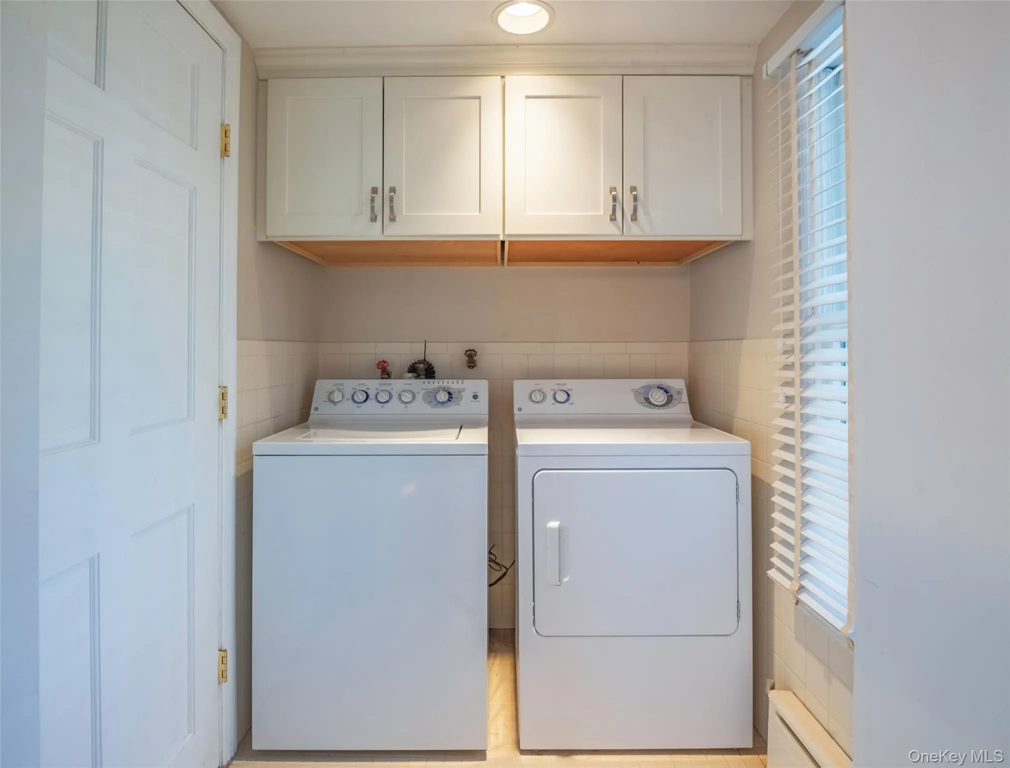 172 Hillside Avenue, North Hempstead, NY, 2 Bedrooms Bedrooms, 5 Rooms Rooms,1 BathroomBathrooms,Residential,For Rent,Hillside,0,1007175 172 Hillside Avenue, North Hempstead, NY, 2 Bedrooms Bedrooms, 5 Rooms Rooms,1 BathroomBathrooms,Residential,For Rent,Hillside,0,1007175