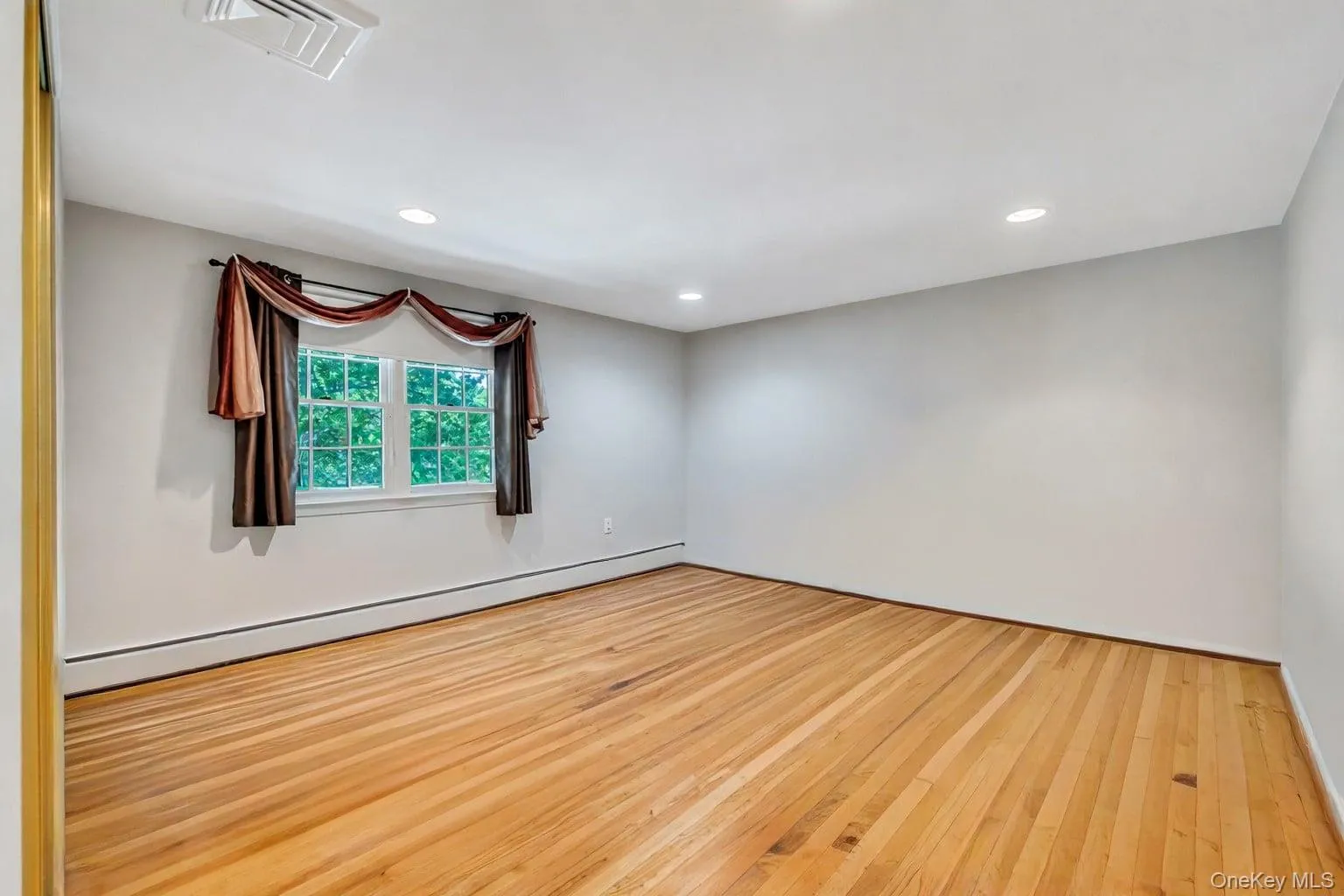 14 Kristi Lane, Smithtown, NY, 5 Bedrooms Bedrooms, 9 Rooms Rooms,3 BathroomsBathrooms,Residential,For Rent,Kristi,0,1007184 14 Kristi Lane, Smithtown, NY, 5 Bedrooms Bedrooms, 9 Rooms Rooms,3 BathroomsBathrooms,Residential,For Rent,Kristi,0,1007184