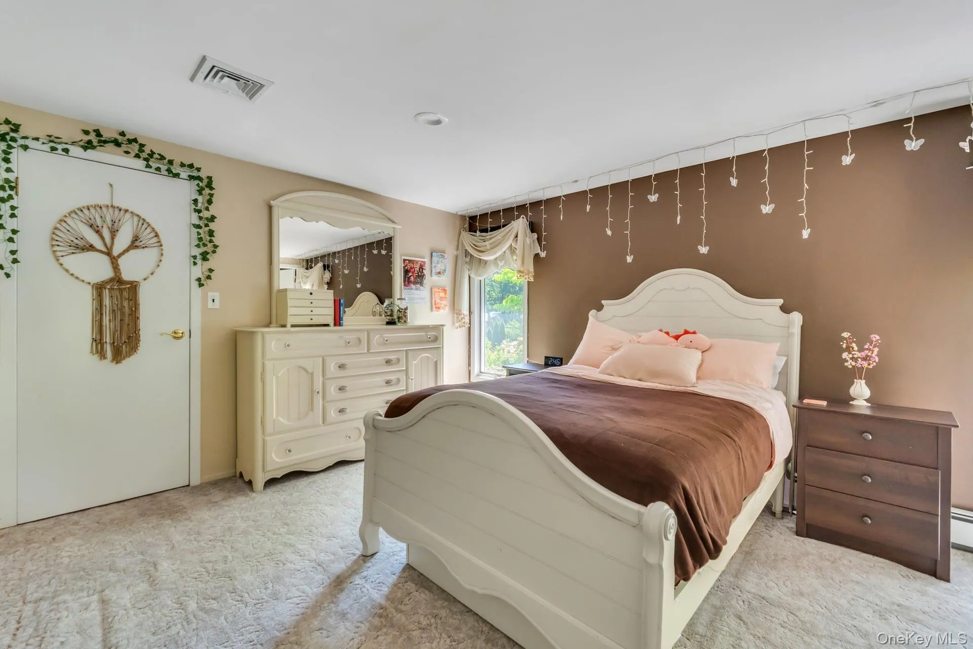 14 Kristi Lane, Smithtown, NY, 5 Bedrooms Bedrooms, 9 Rooms Rooms,3 BathroomsBathrooms,Residential,For Rent,Kristi,0,1007184 14 Kristi Lane, Smithtown, NY, 5 Bedrooms Bedrooms, 9 Rooms Rooms,3 BathroomsBathrooms,Residential,For Rent,Kristi,0,1007184