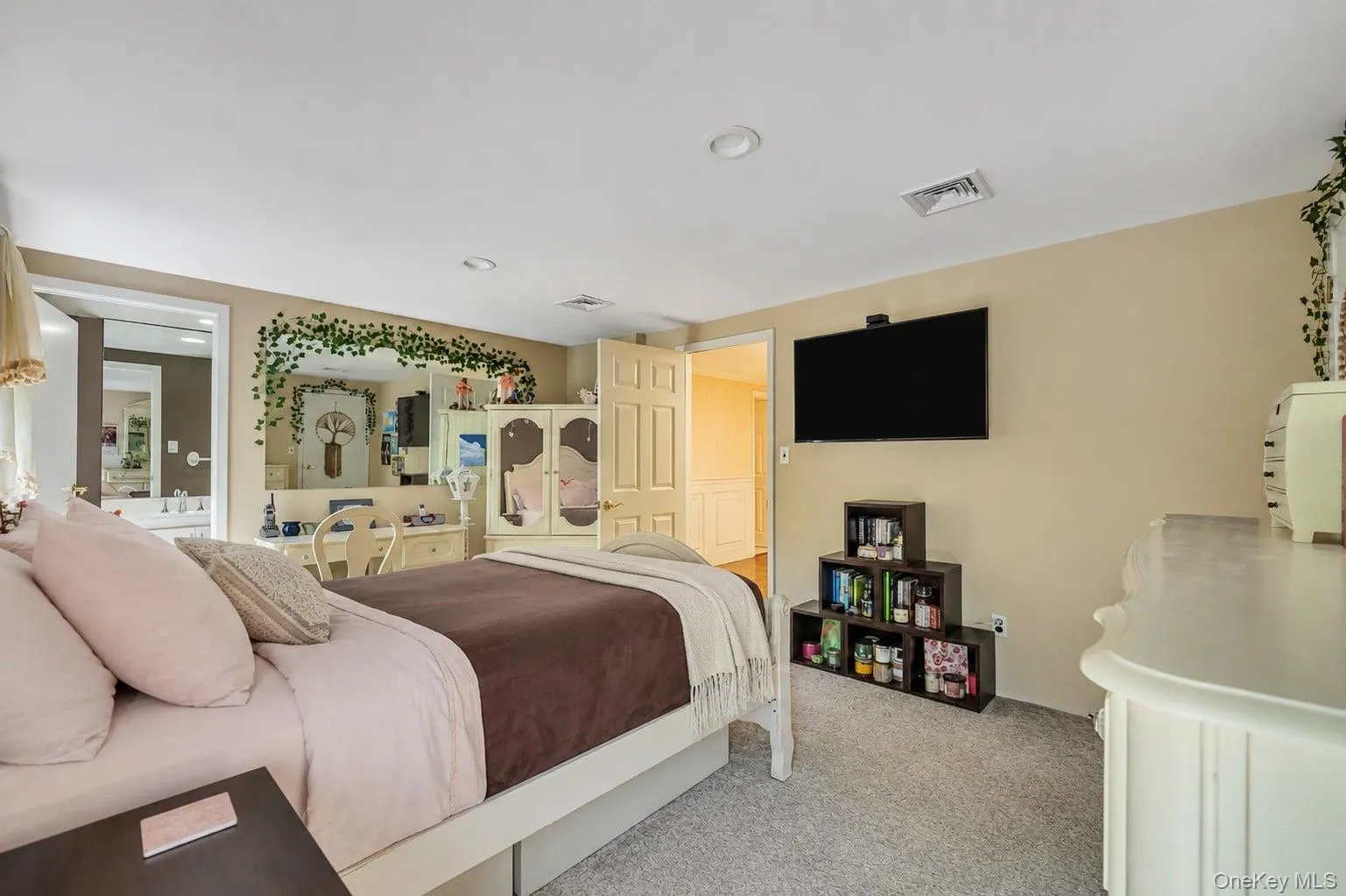 14 Kristi Lane, Smithtown, NY, 5 Bedrooms Bedrooms, 9 Rooms Rooms,3 BathroomsBathrooms,Residential,For Rent,Kristi,0,1007184 14 Kristi Lane, Smithtown, NY, 5 Bedrooms Bedrooms, 9 Rooms Rooms,3 BathroomsBathrooms,Residential,For Rent,Kristi,0,1007184